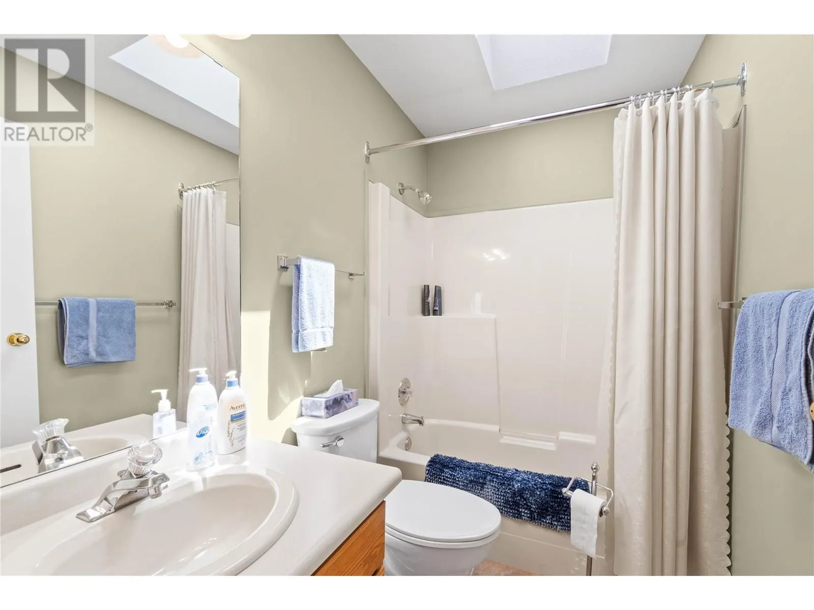 111 Harbourfront Drive NW Unit# 11