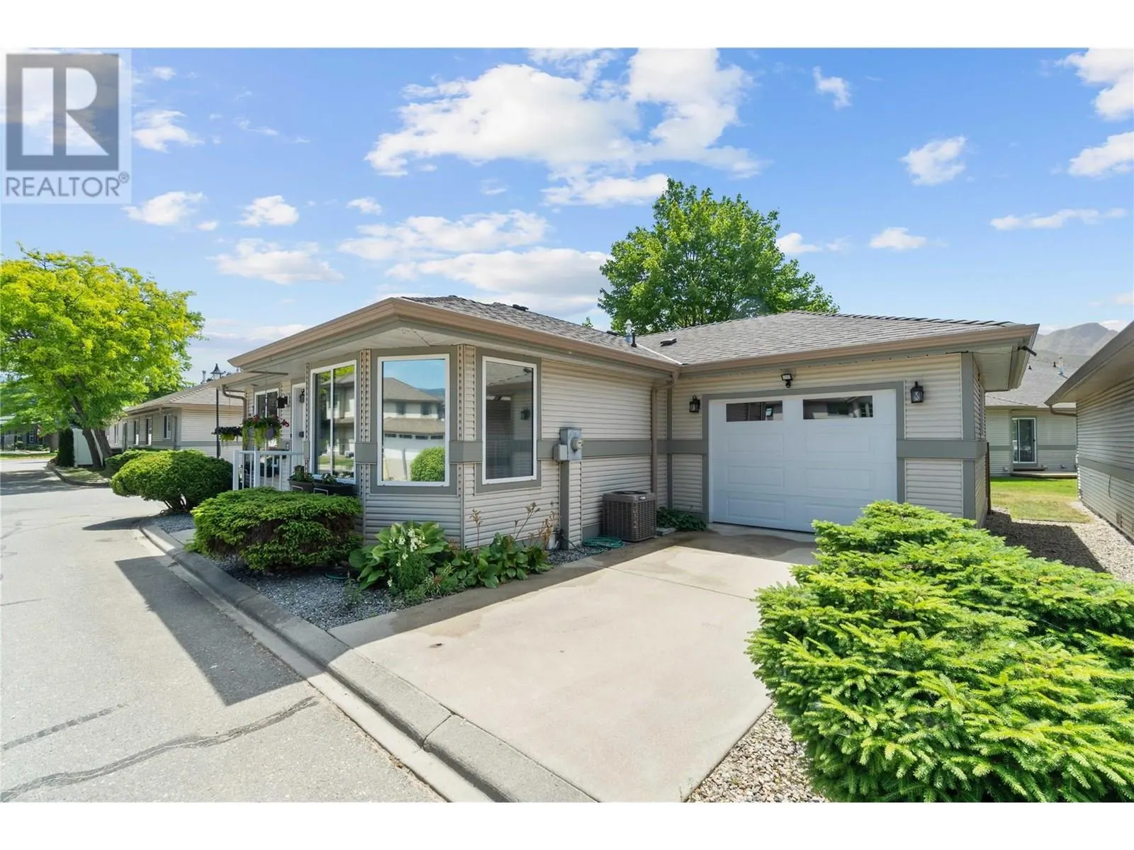 111 Harbourfront Drive NW Unit# 11