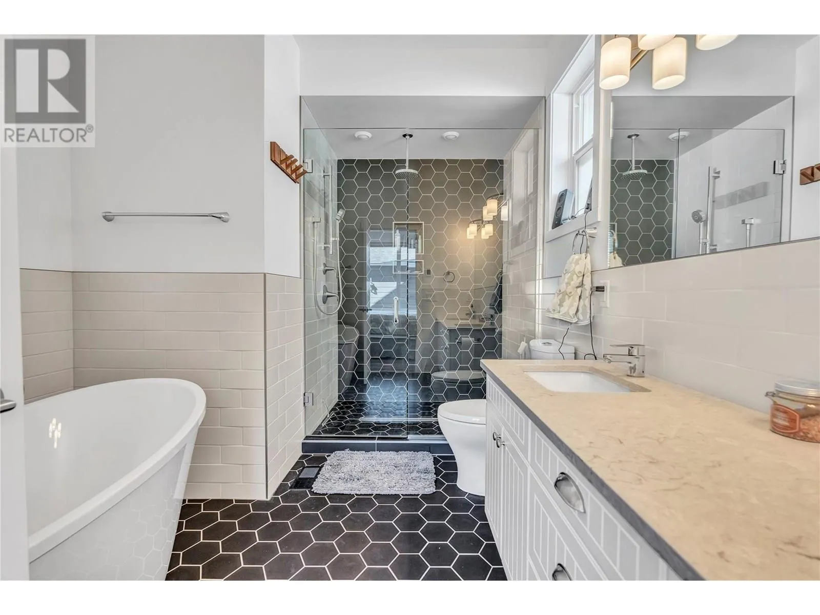 121 Sendero Crescent