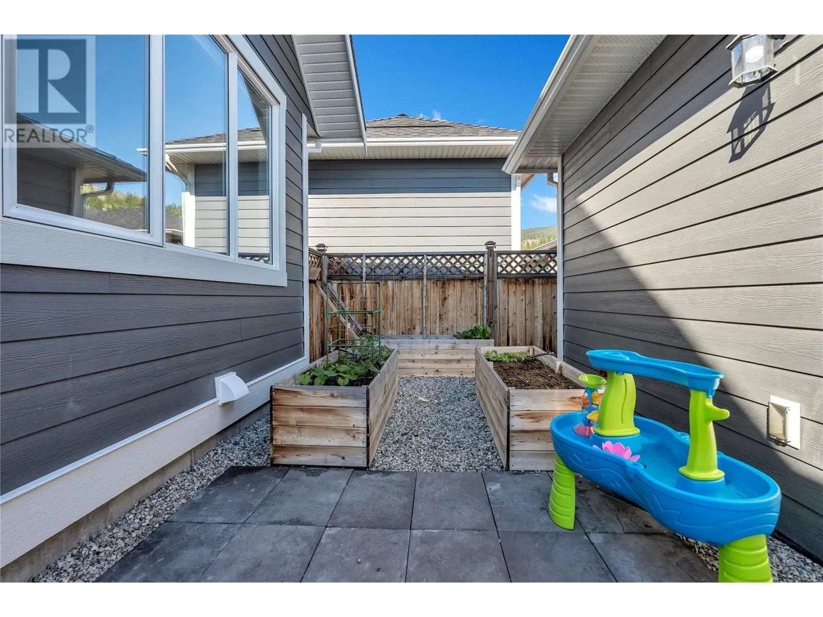 121 Sendero Crescent