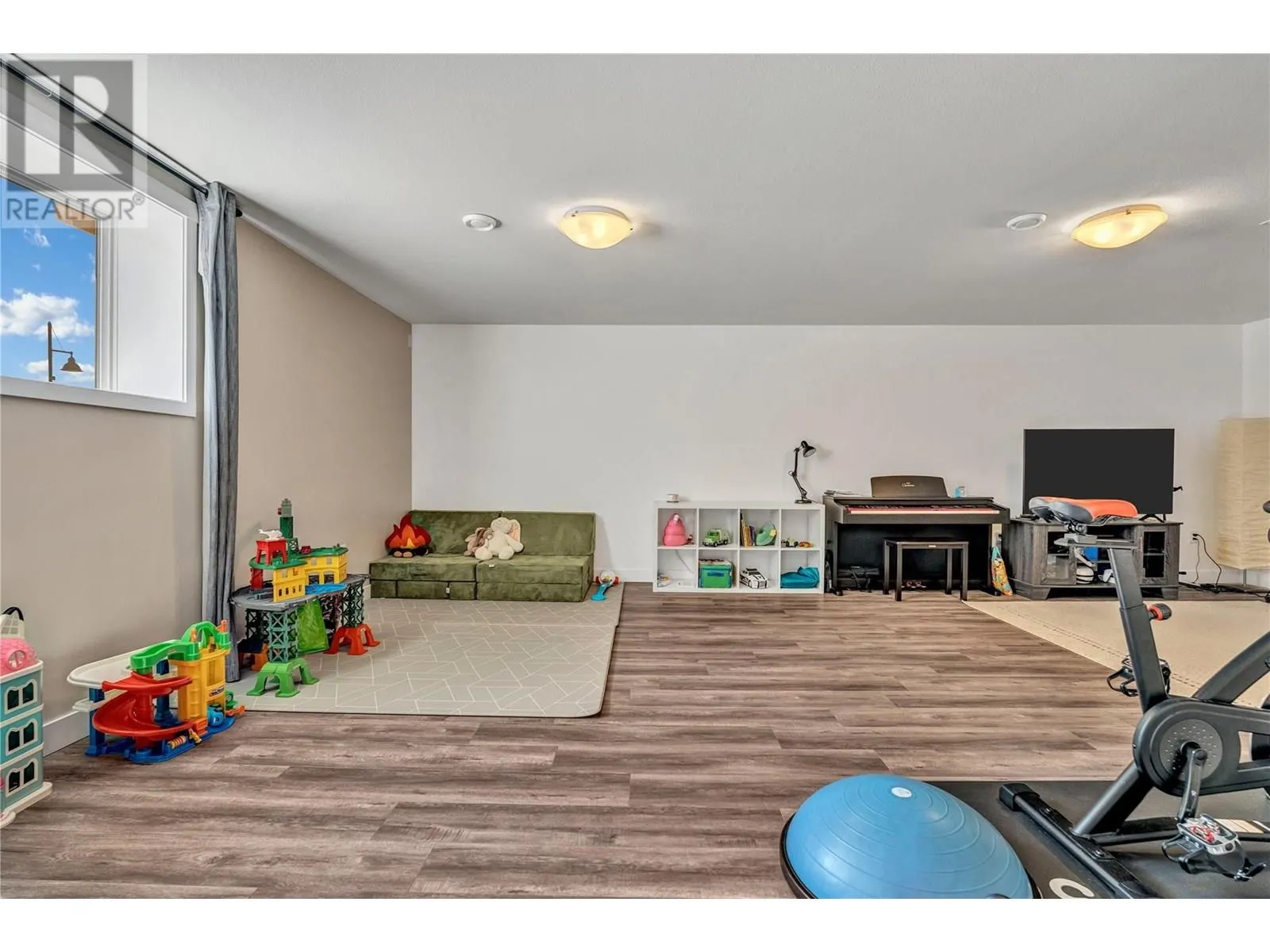 121 Sendero Crescent