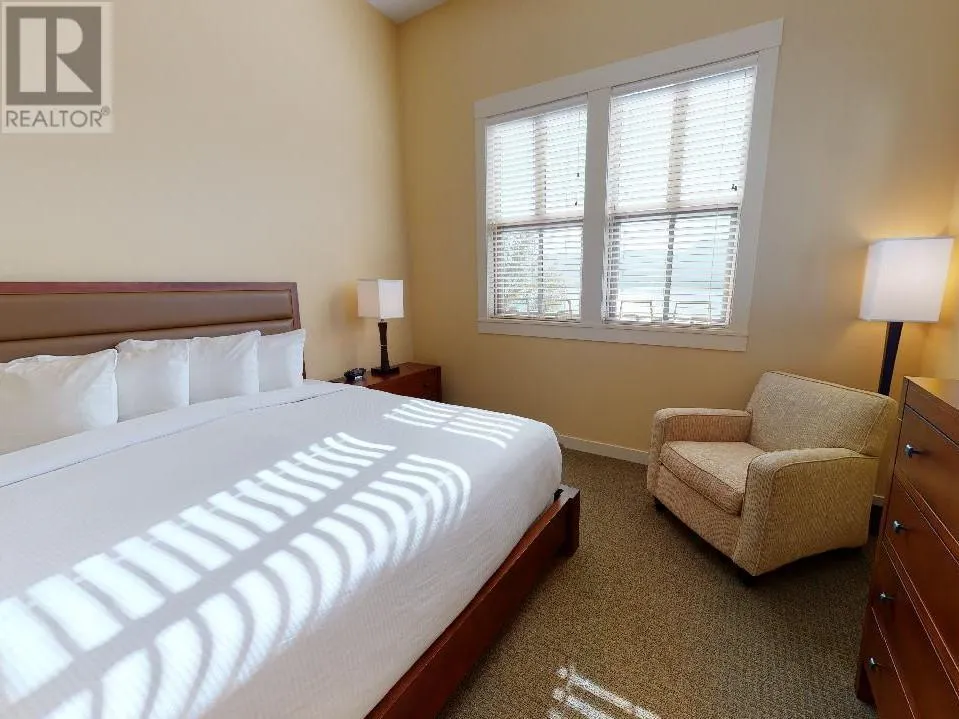 4200 LAKESHORE Drive Unit# 320