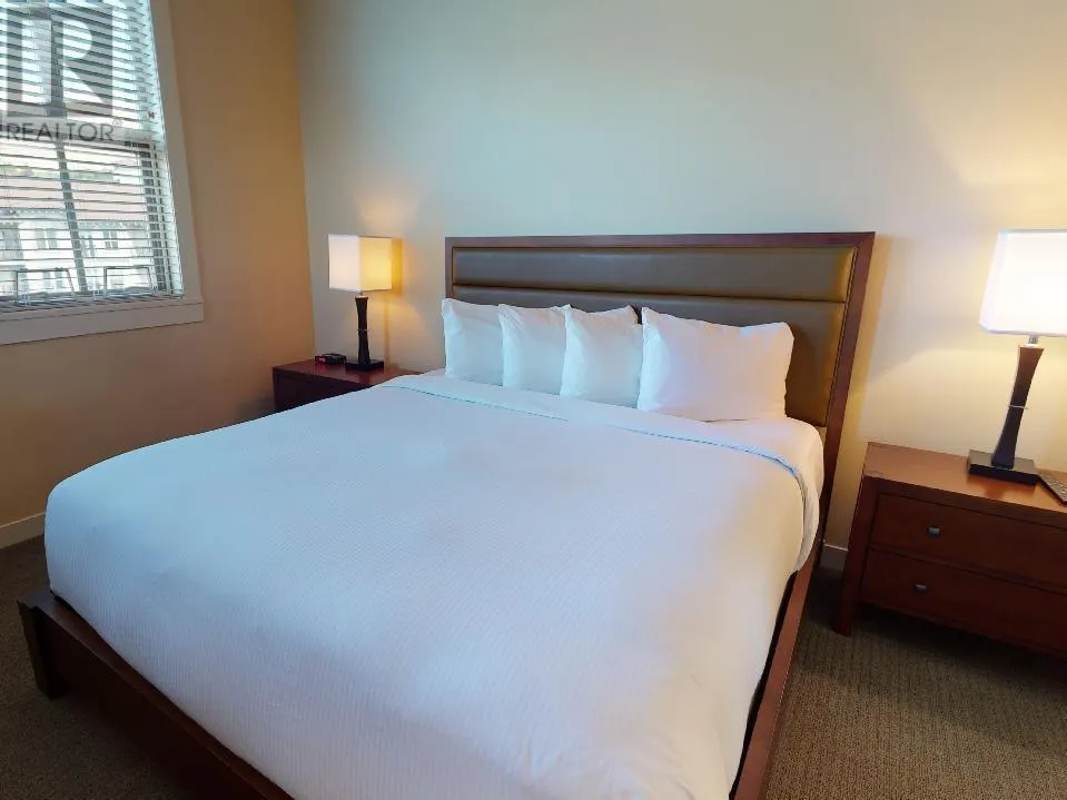 4200 LAKESHORE Drive Unit# 320