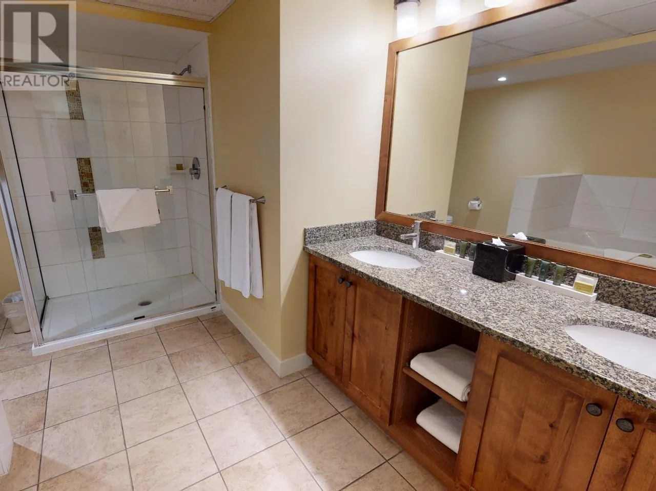 4200 LAKESHORE Drive Unit# 320