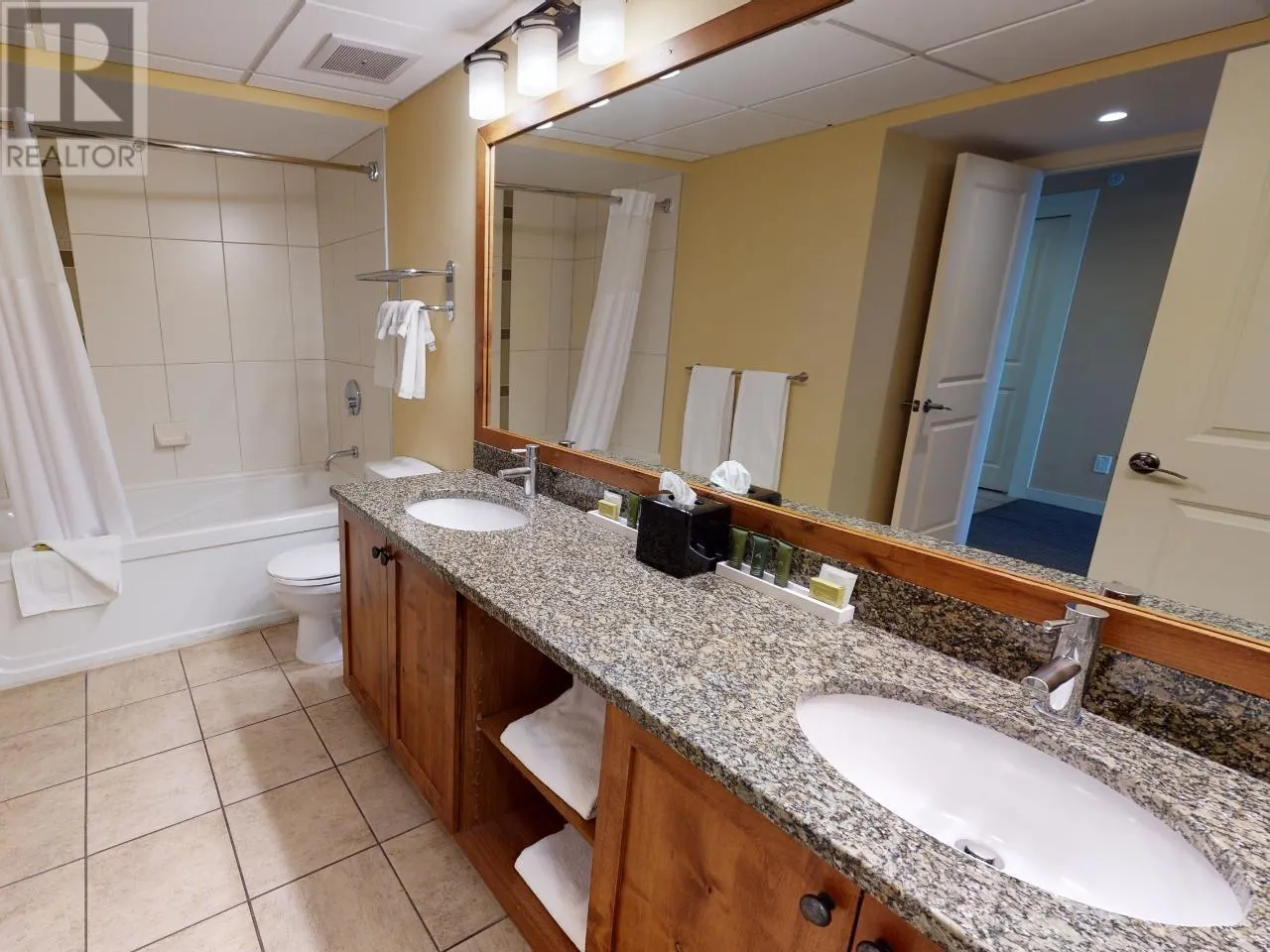 4200 LAKESHORE Drive Unit# 320
