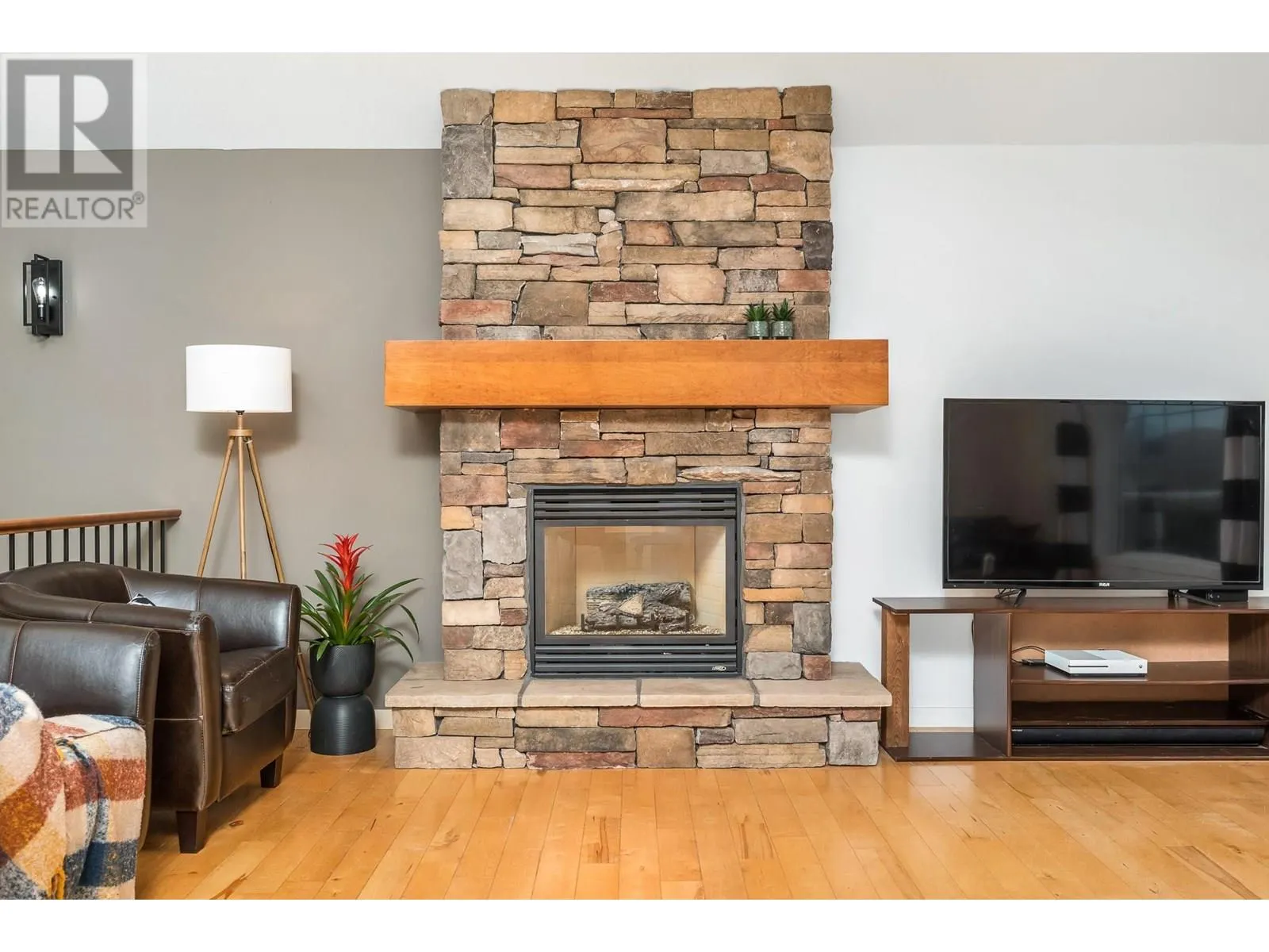 4979 Windsong Crescent