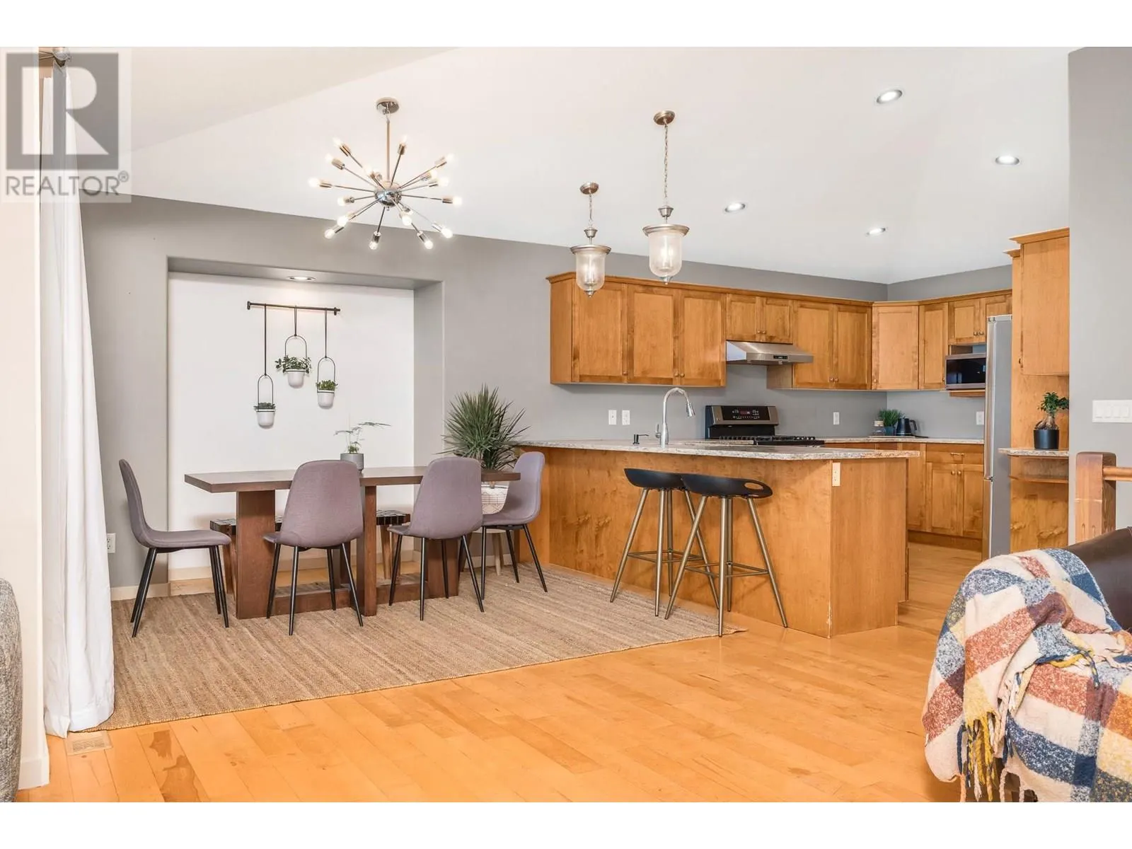4979 Windsong Crescent