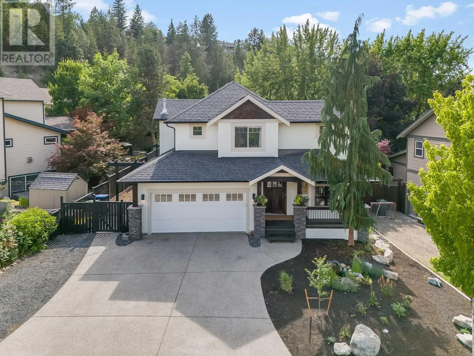 985 Paret Crescent