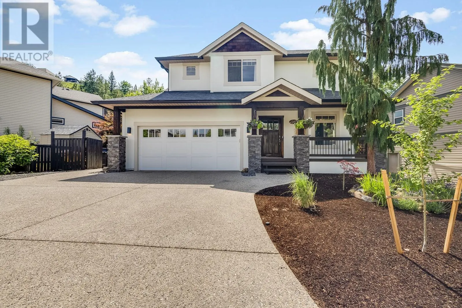 985 Paret Crescent