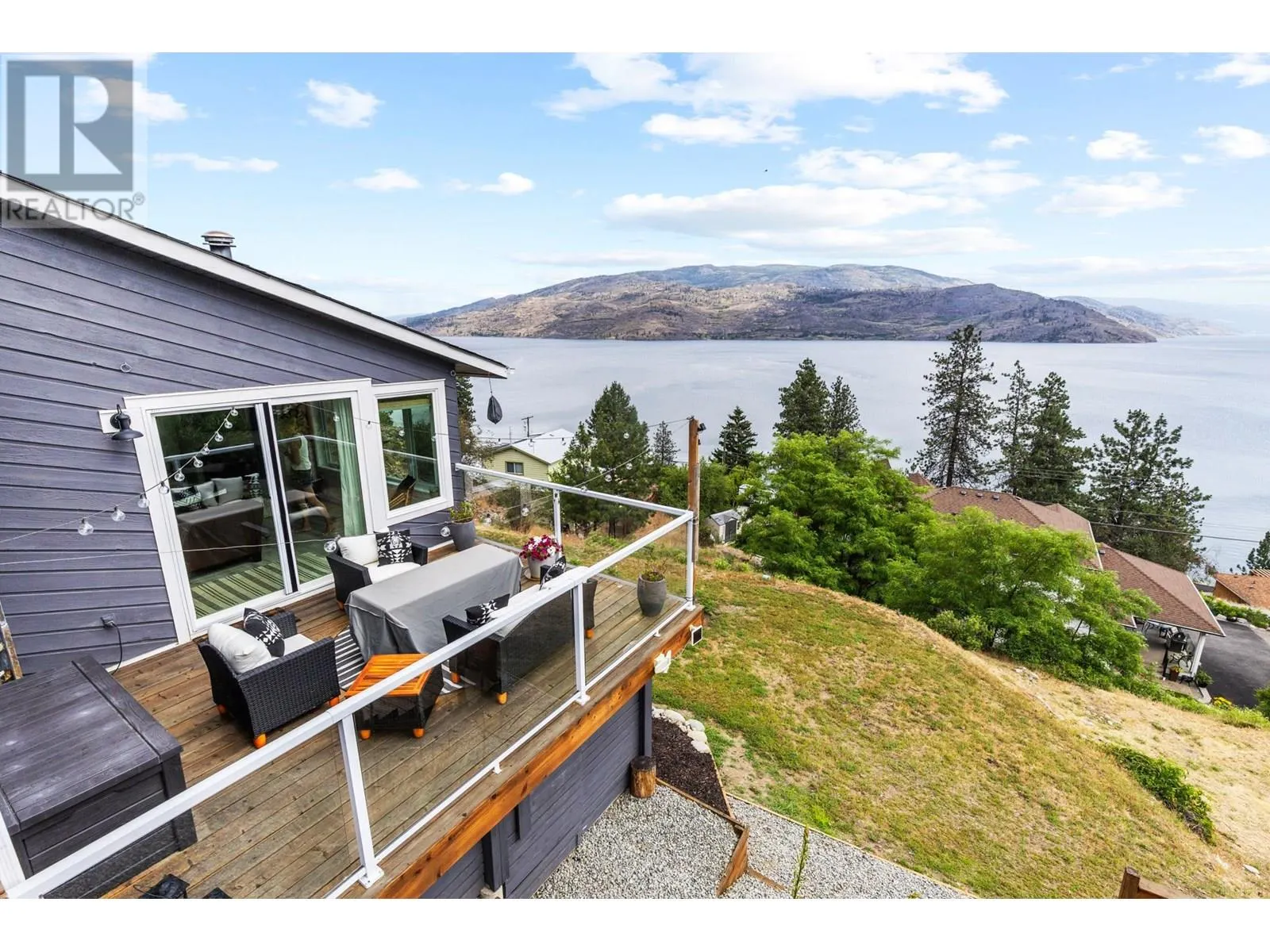 6427 Stuart Crescent
