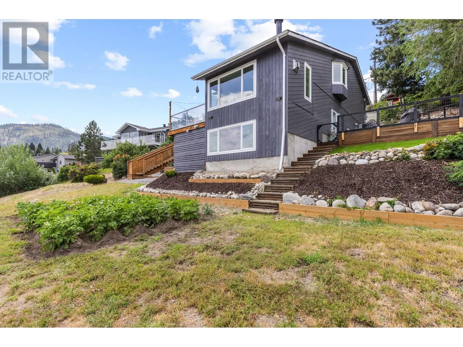 6427 Stuart Crescent
