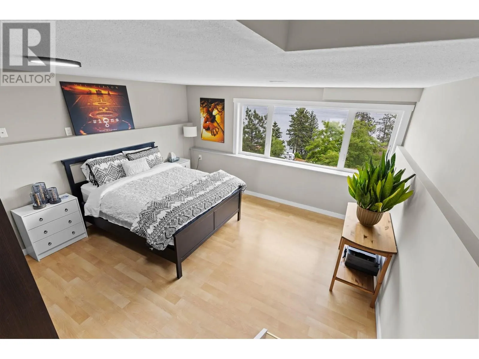 6427 Stuart Crescent