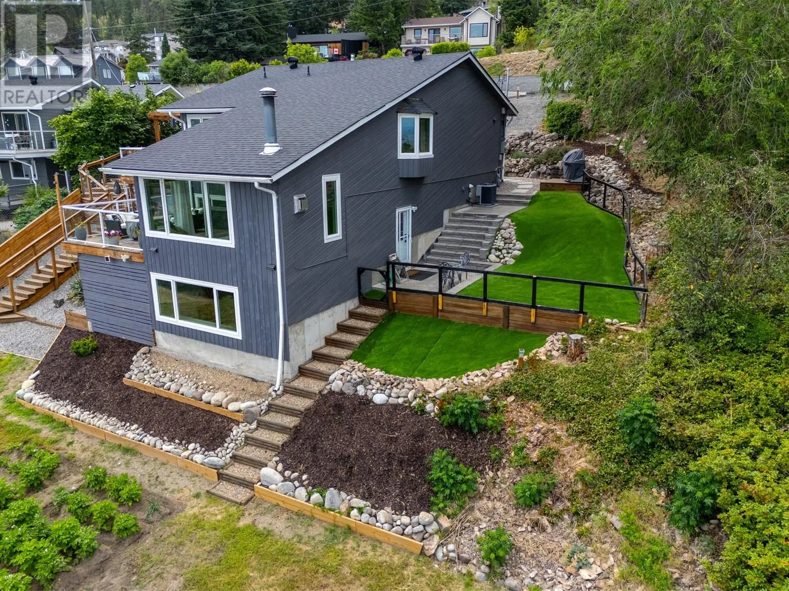 6427 Stuart Crescent