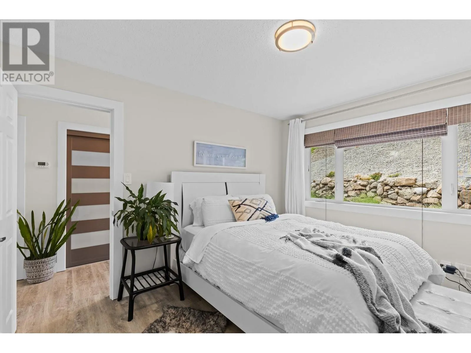6427 Stuart Crescent