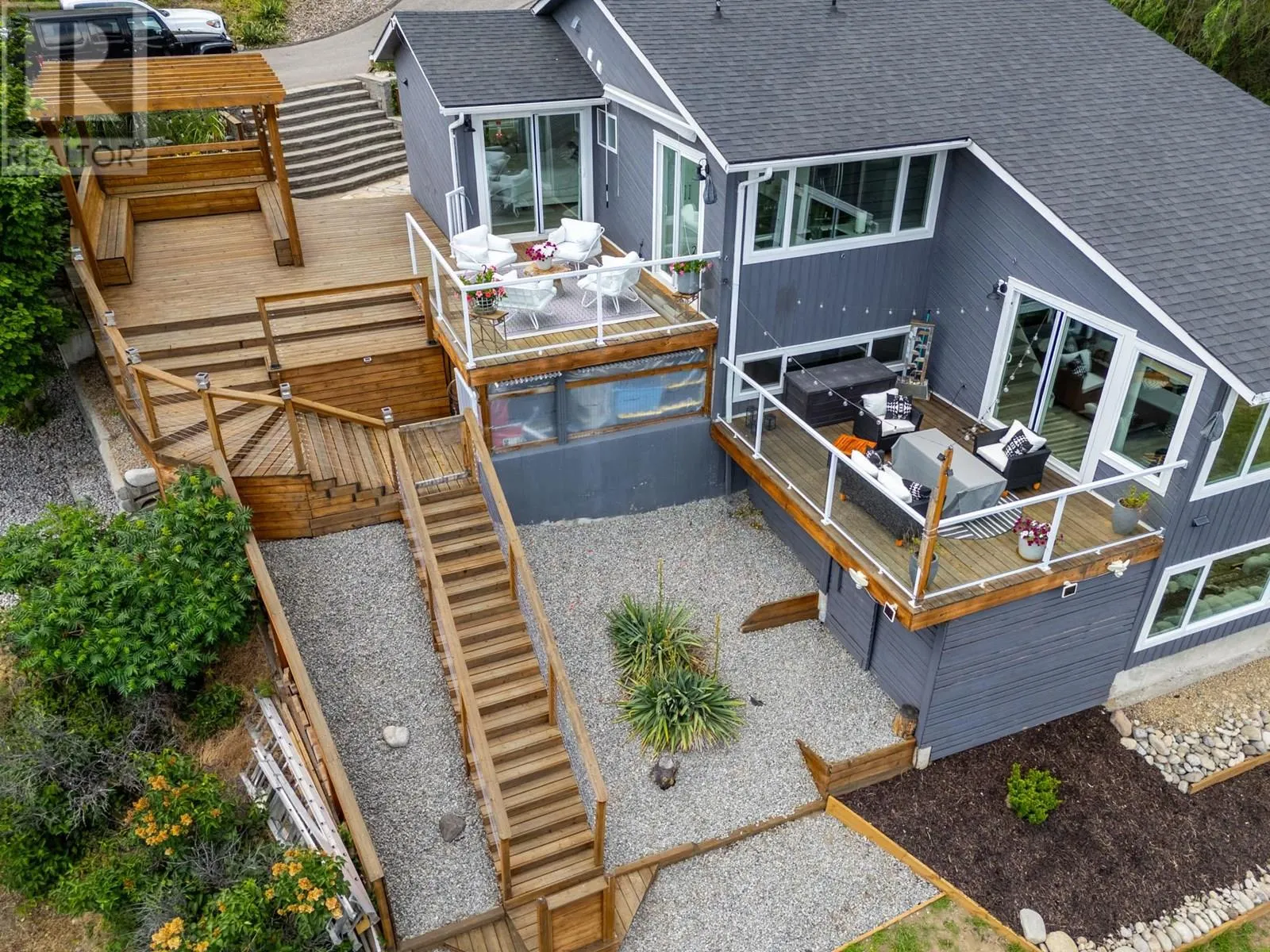 6427 Stuart Crescent