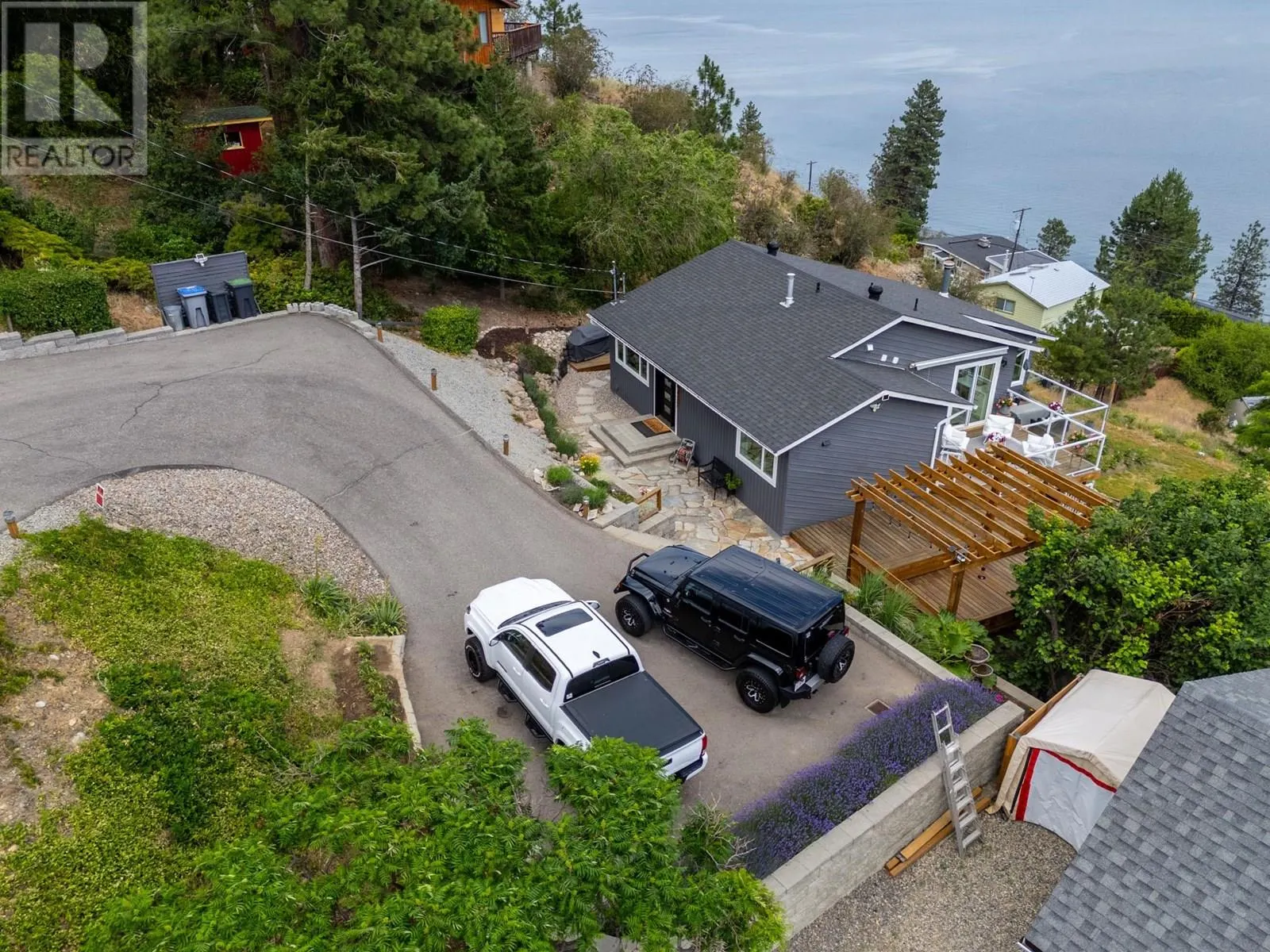 6427 Stuart Crescent