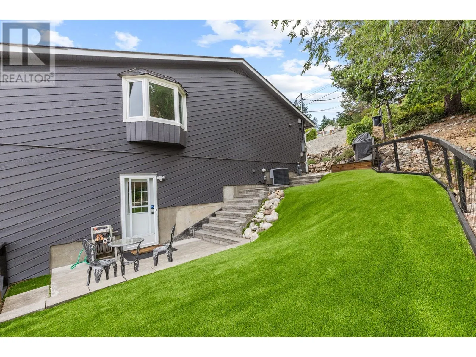 6427 Stuart Crescent