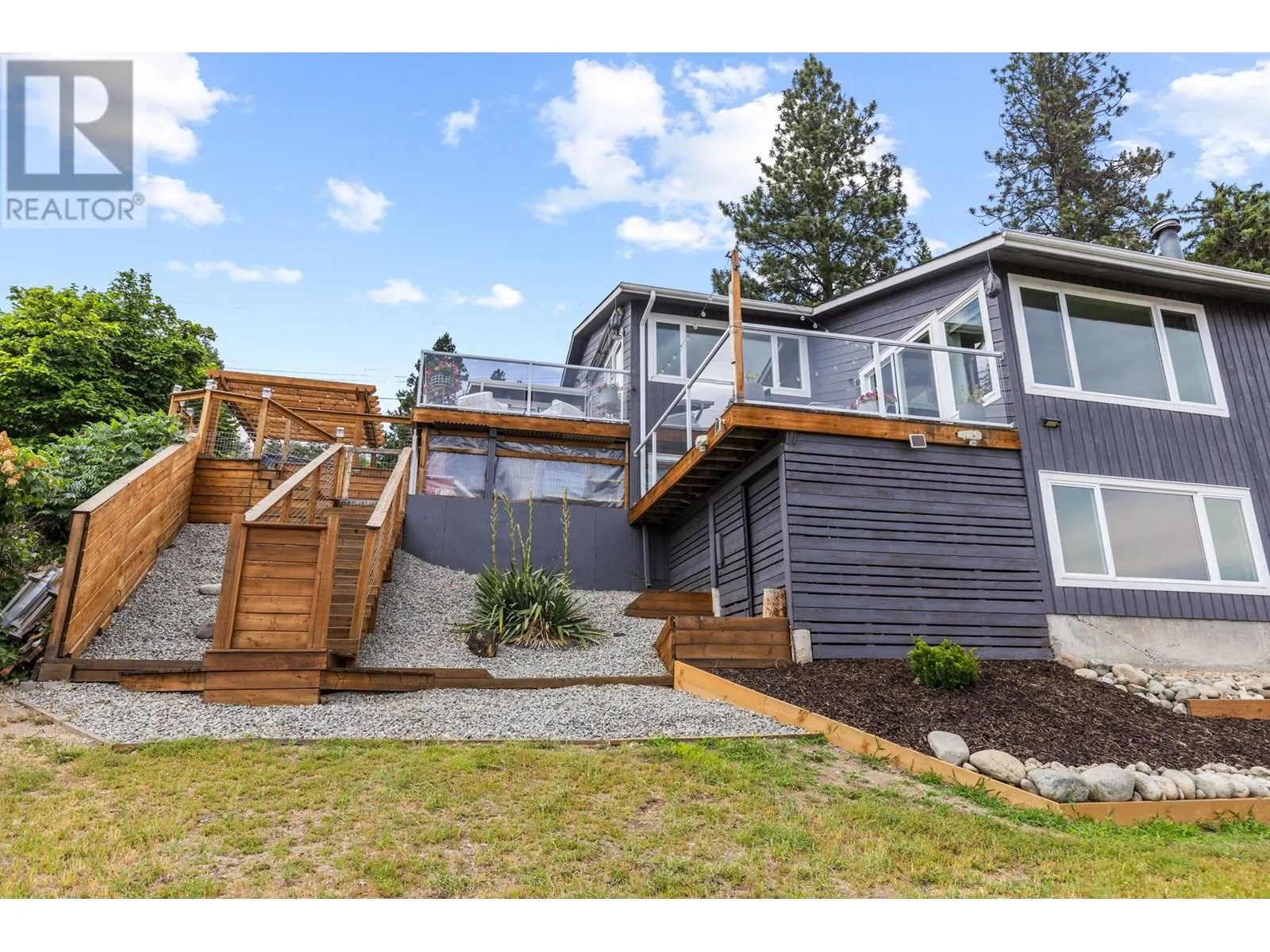 6427 Stuart Crescent