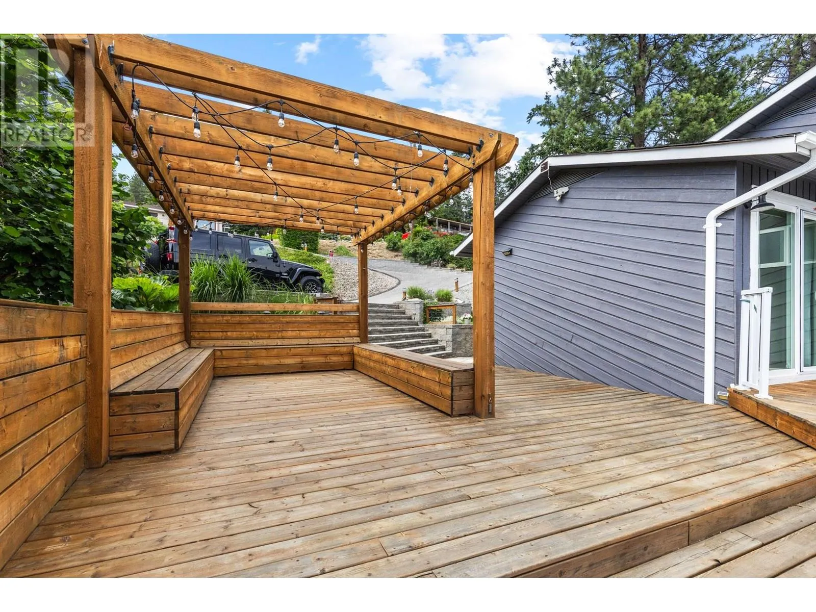 6427 Stuart Crescent