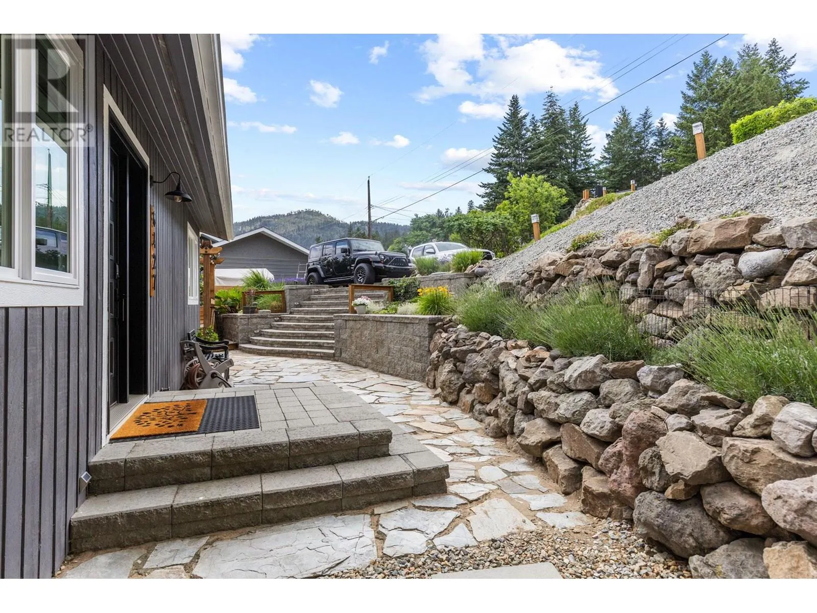 6427 Stuart Crescent