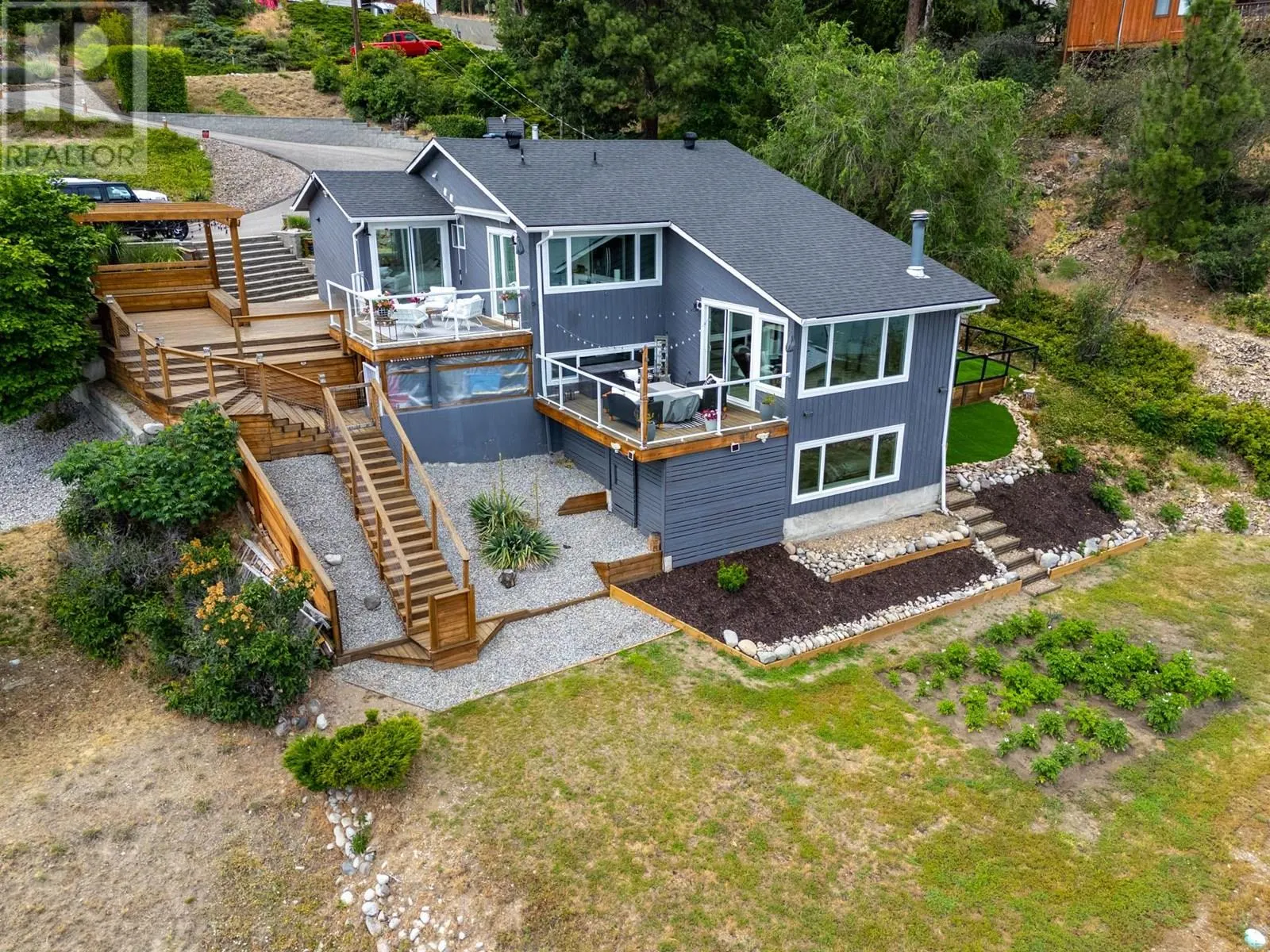 6427 Stuart Crescent