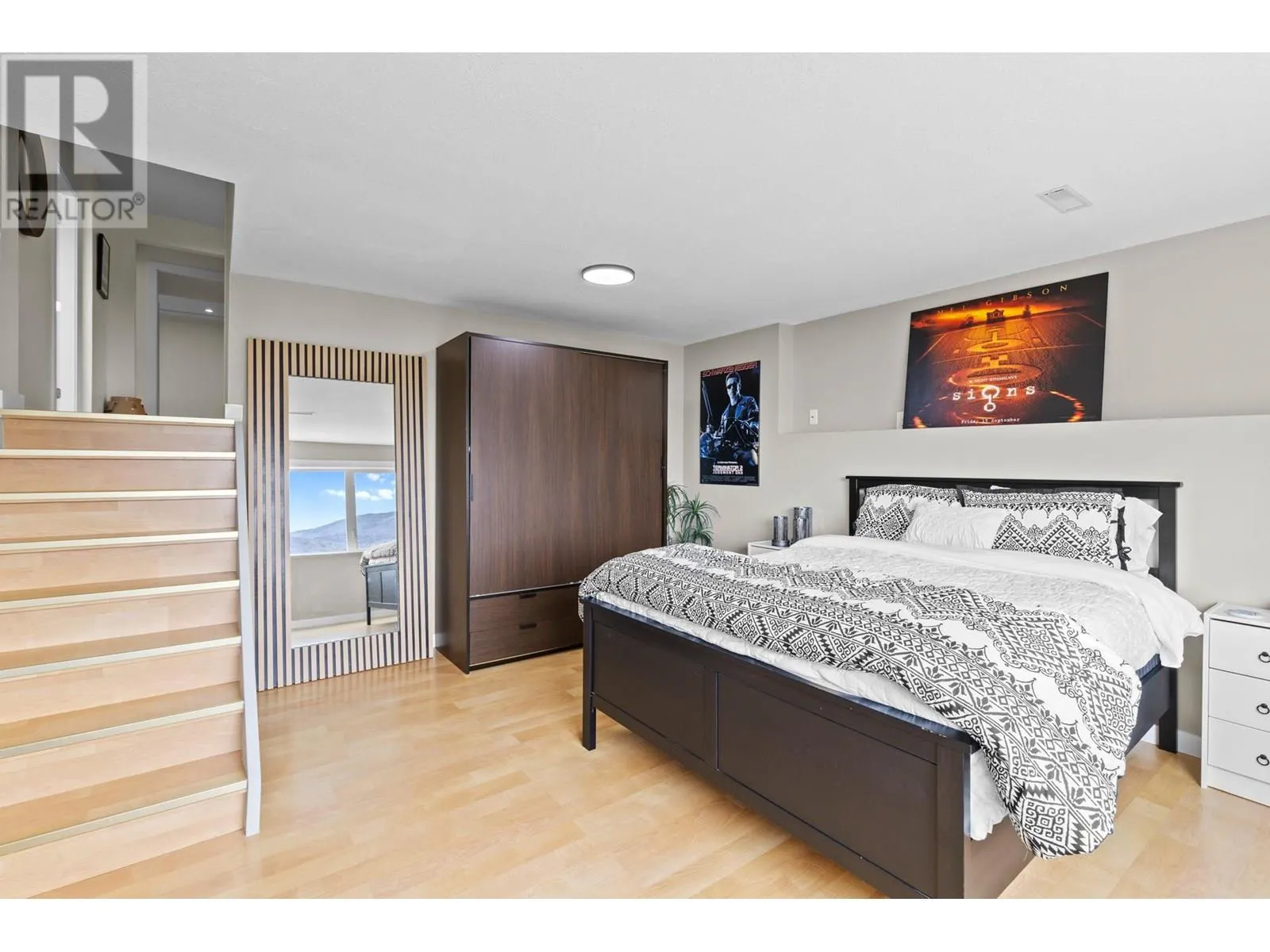 6427 Stuart Crescent