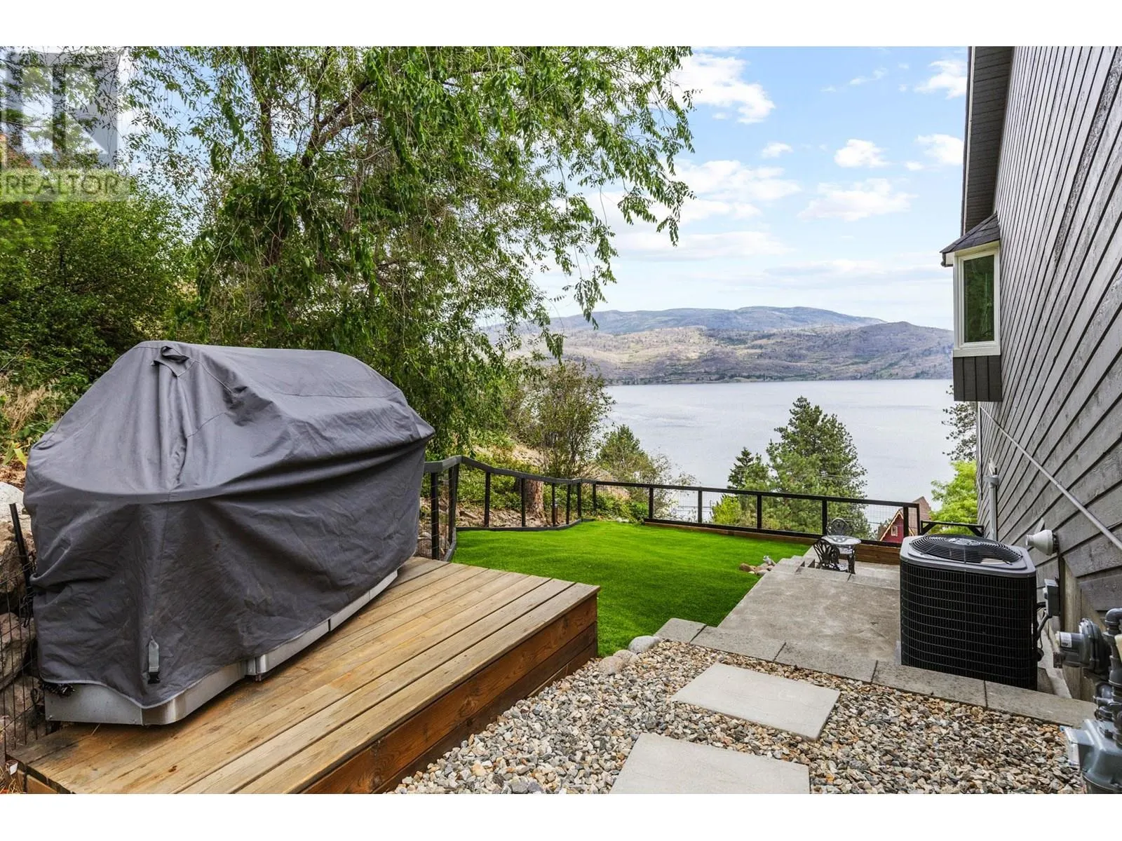 6427 Stuart Crescent