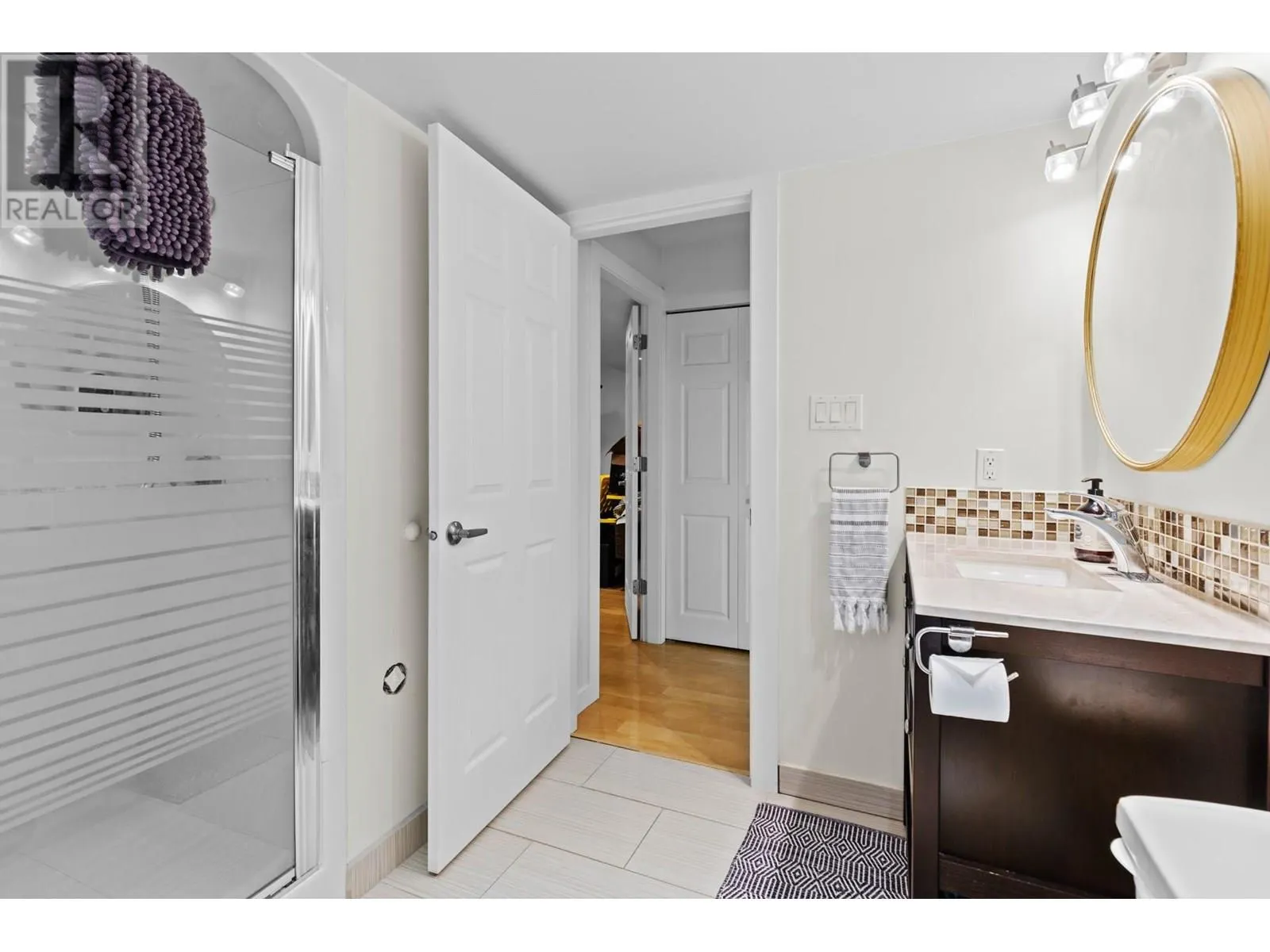 6427 Stuart Crescent
