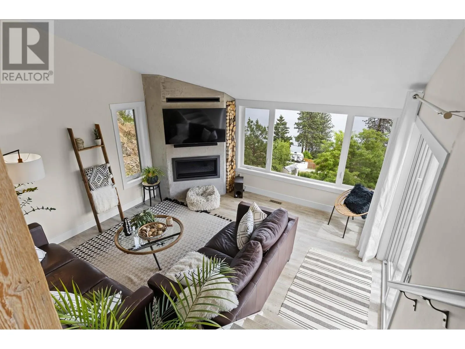 6427 Stuart Crescent