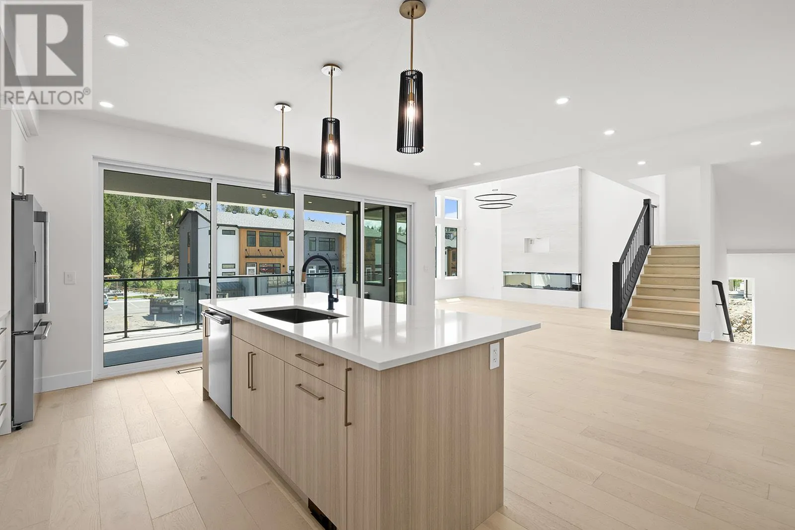 3462 Hilltown Close
