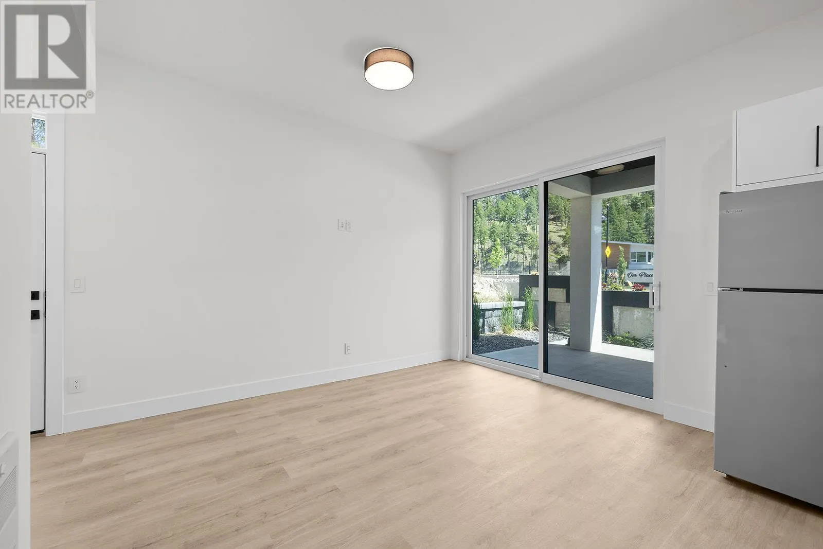 3462 Hilltown Close