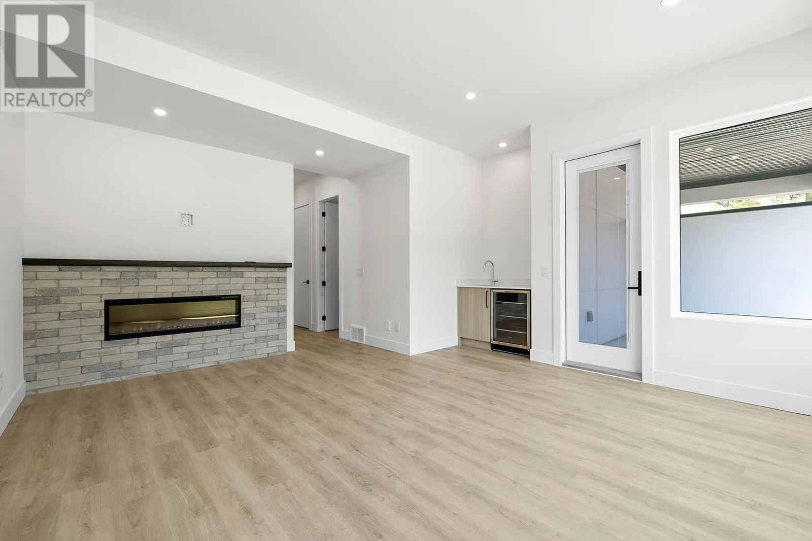 3462 Hilltown Close