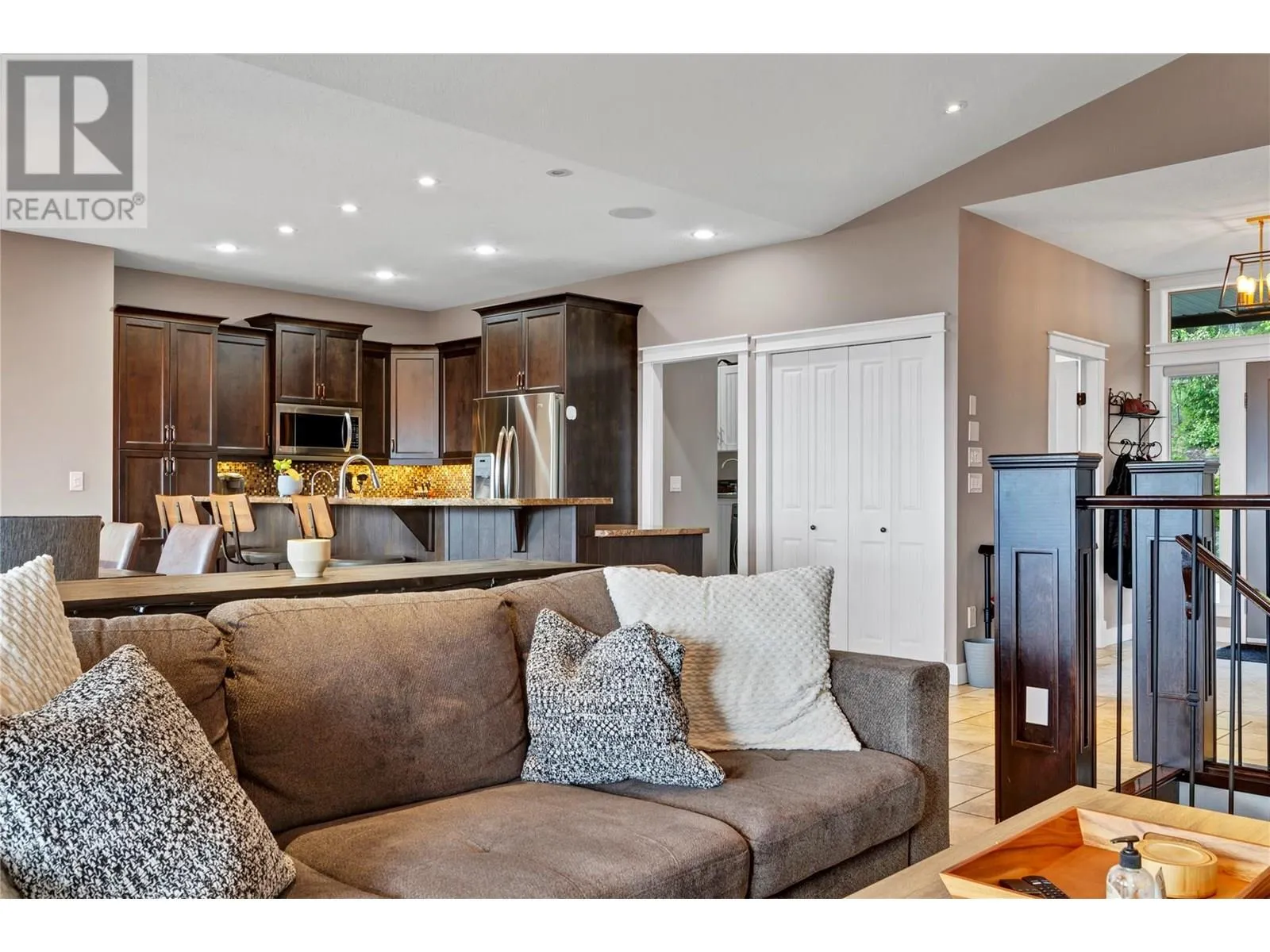 6032 Lynx Drive