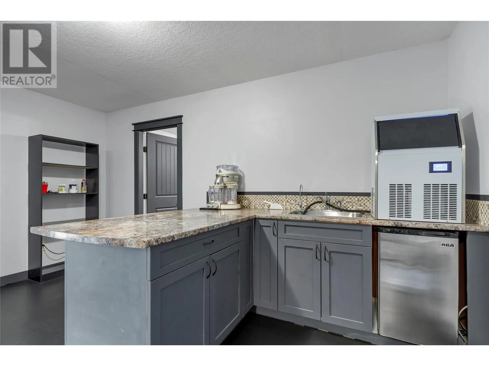 6032 Lynx Drive