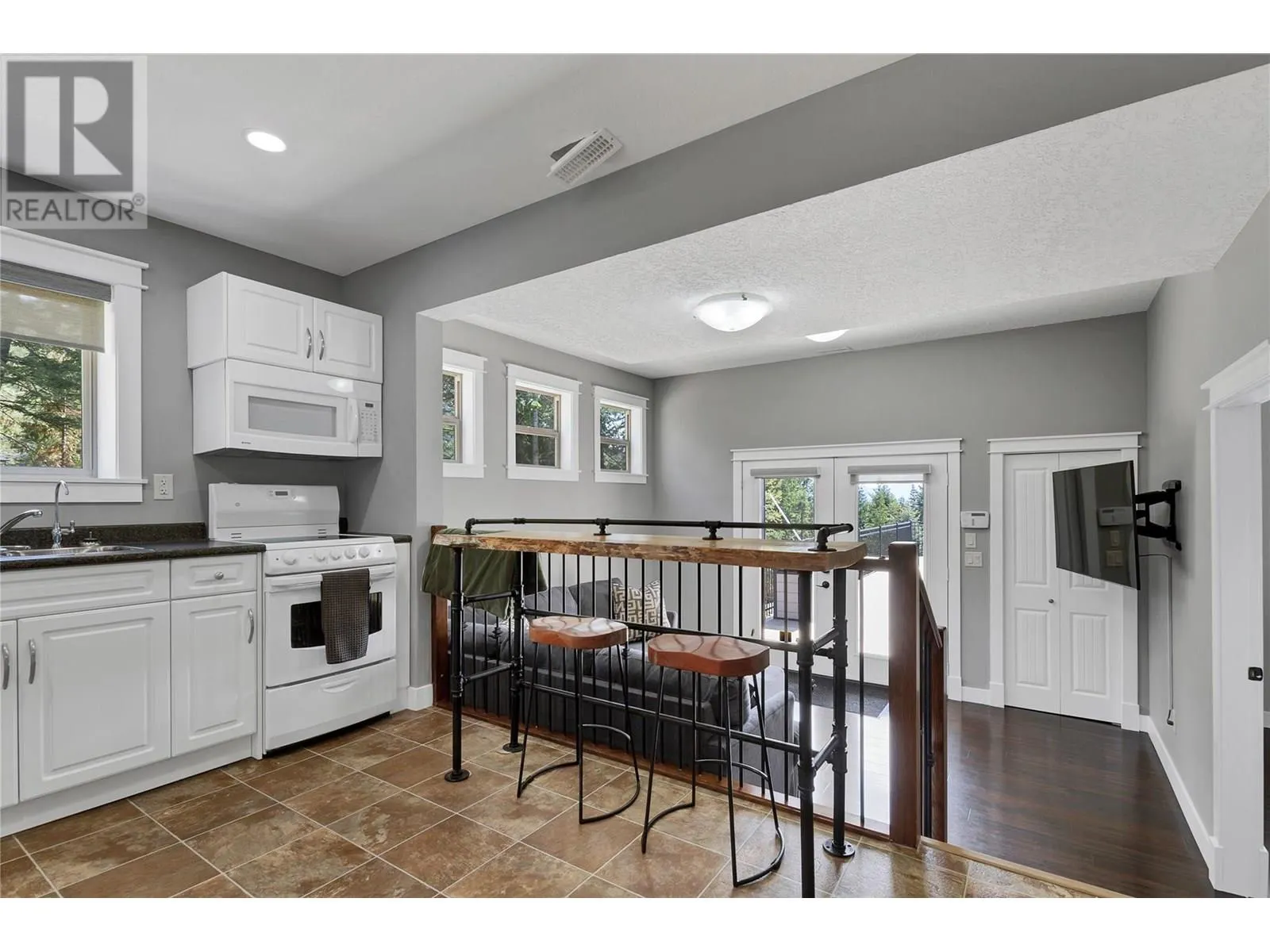 6032 Lynx Drive