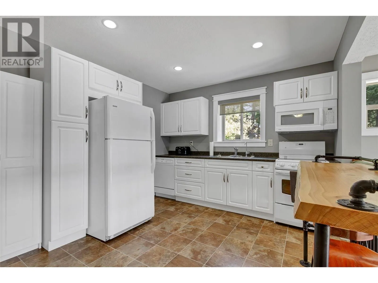 6032 Lynx Drive
