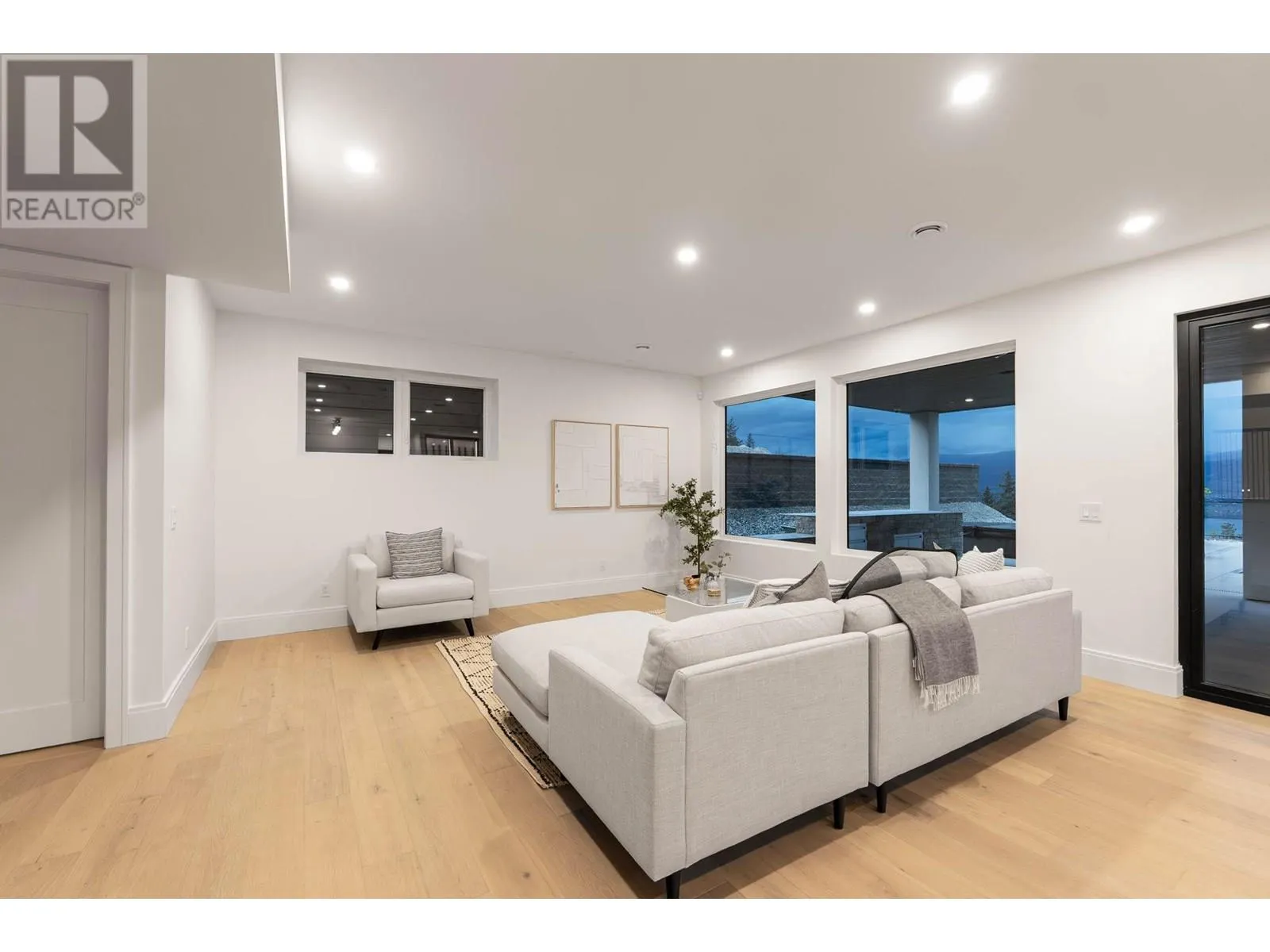 1327 Vineyard Drive