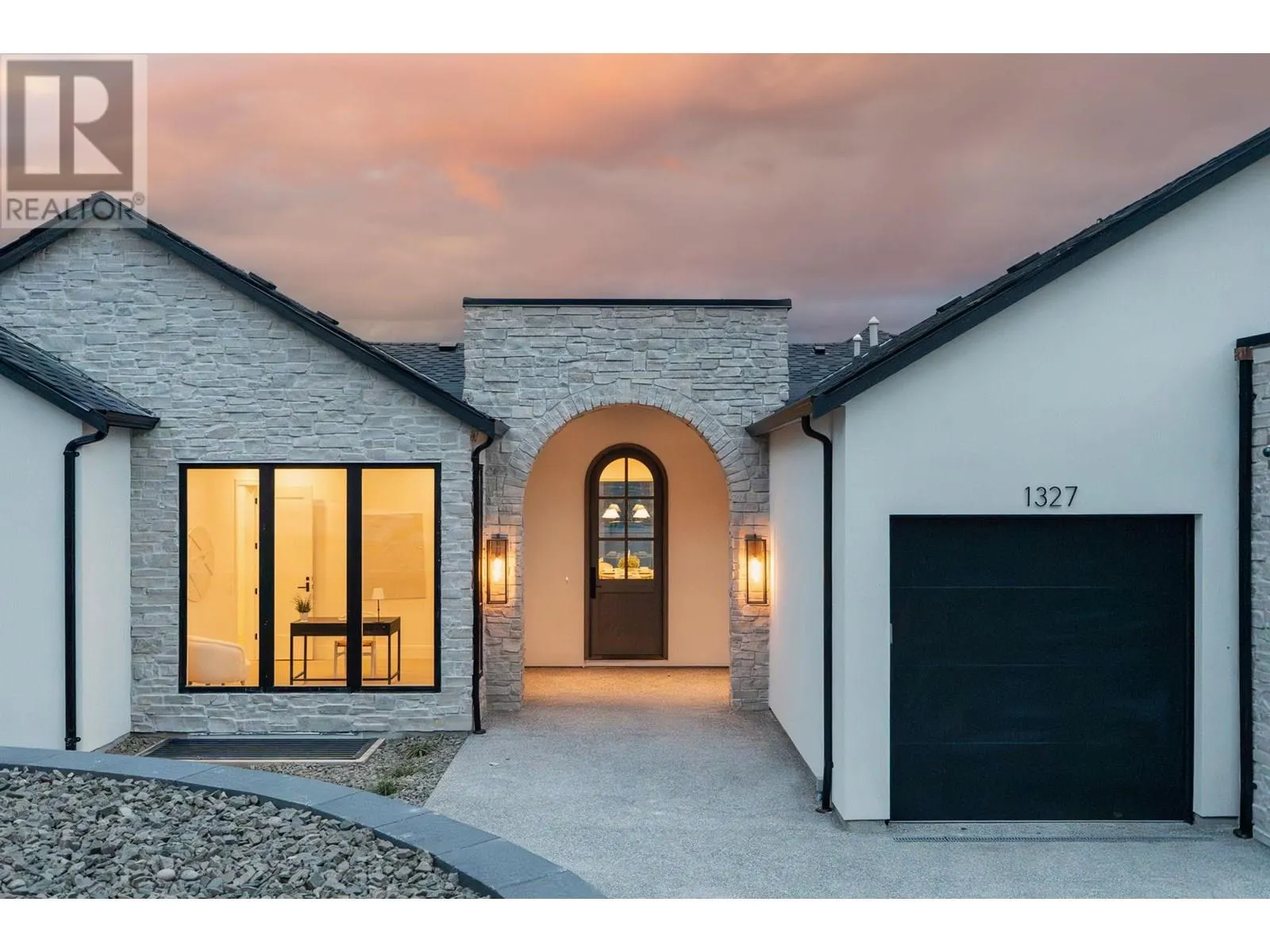 1327 Vineyard Drive