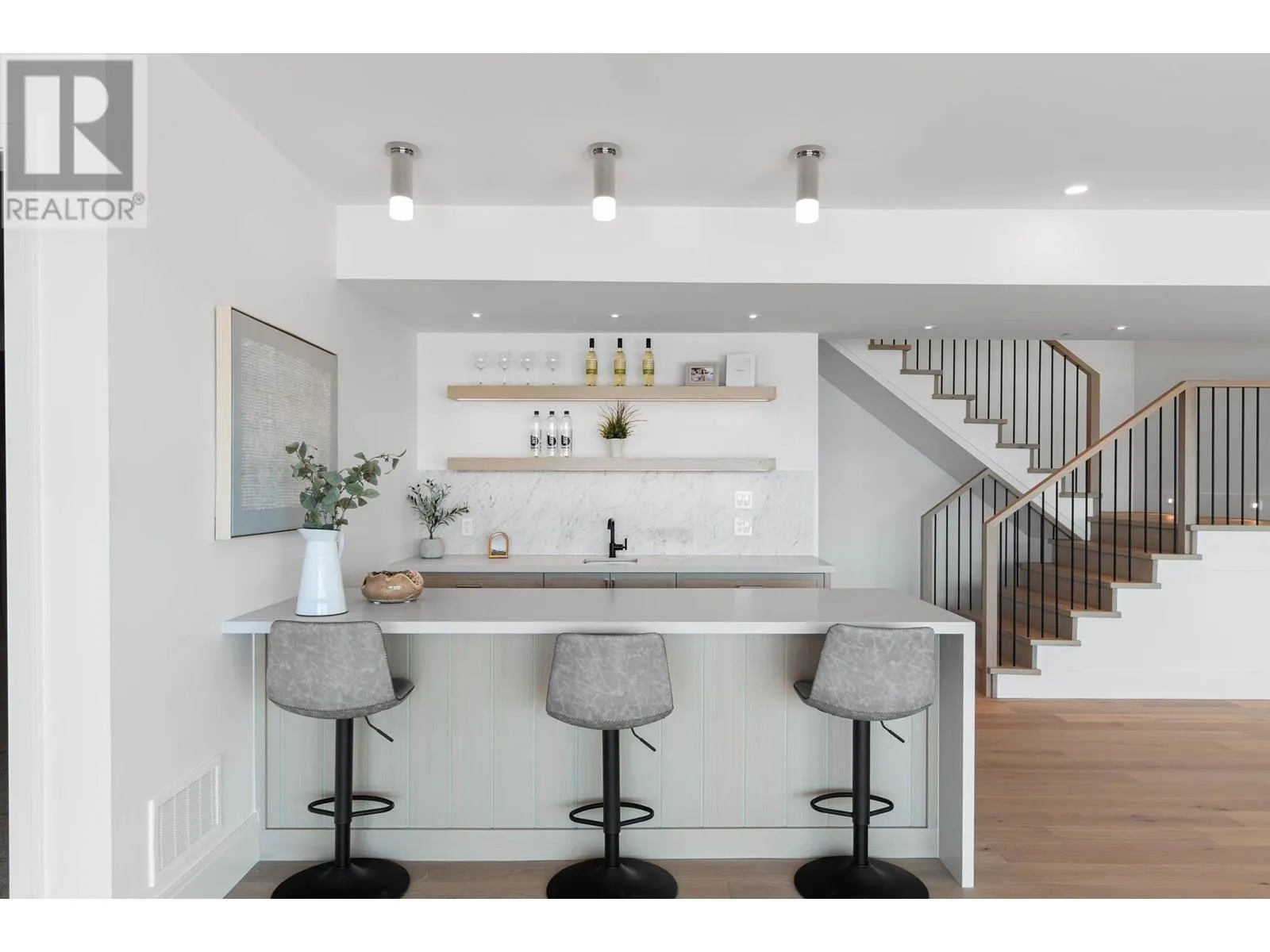 1327 Vineyard Drive