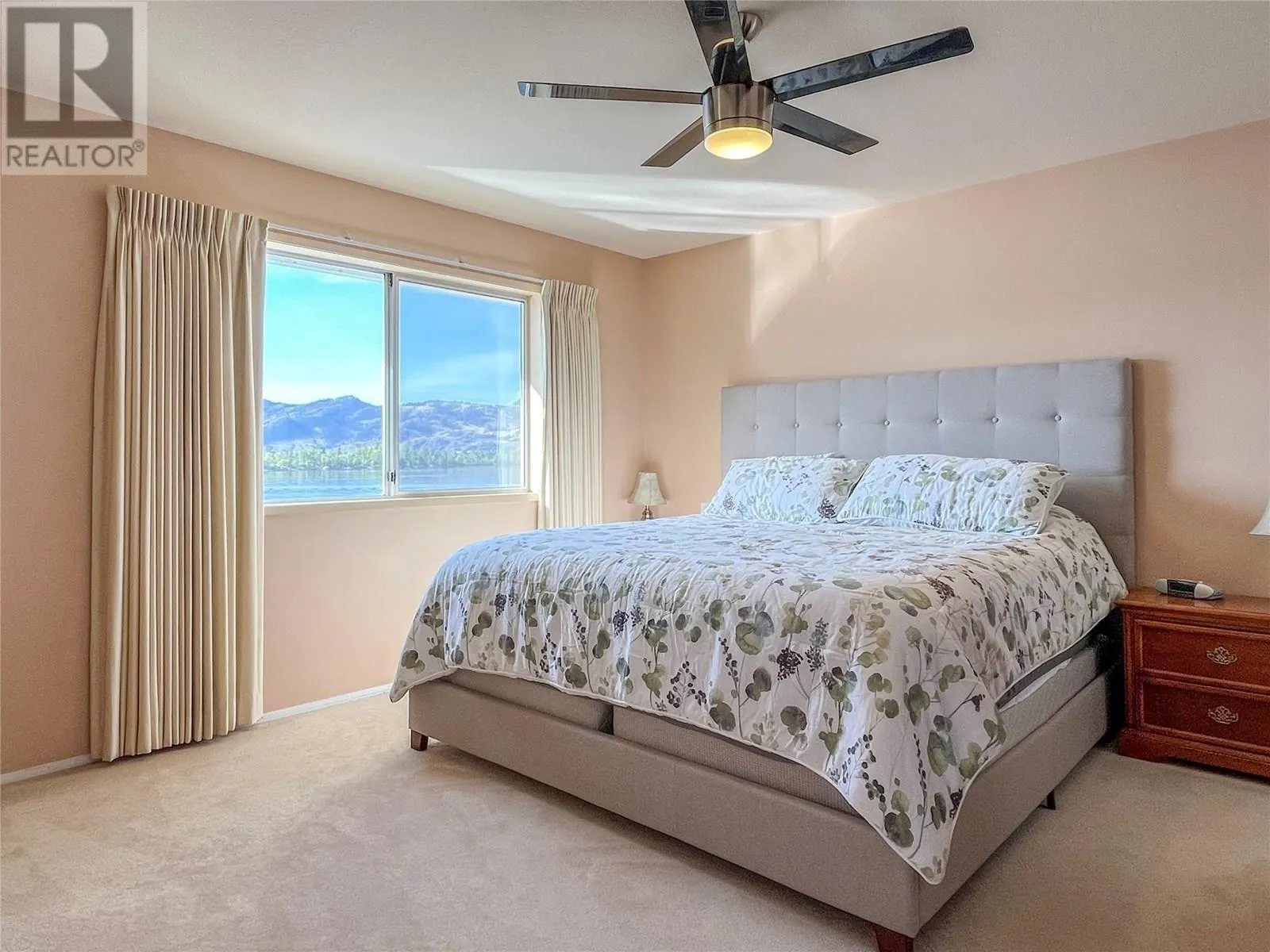 8 BAYVIEW Crescent