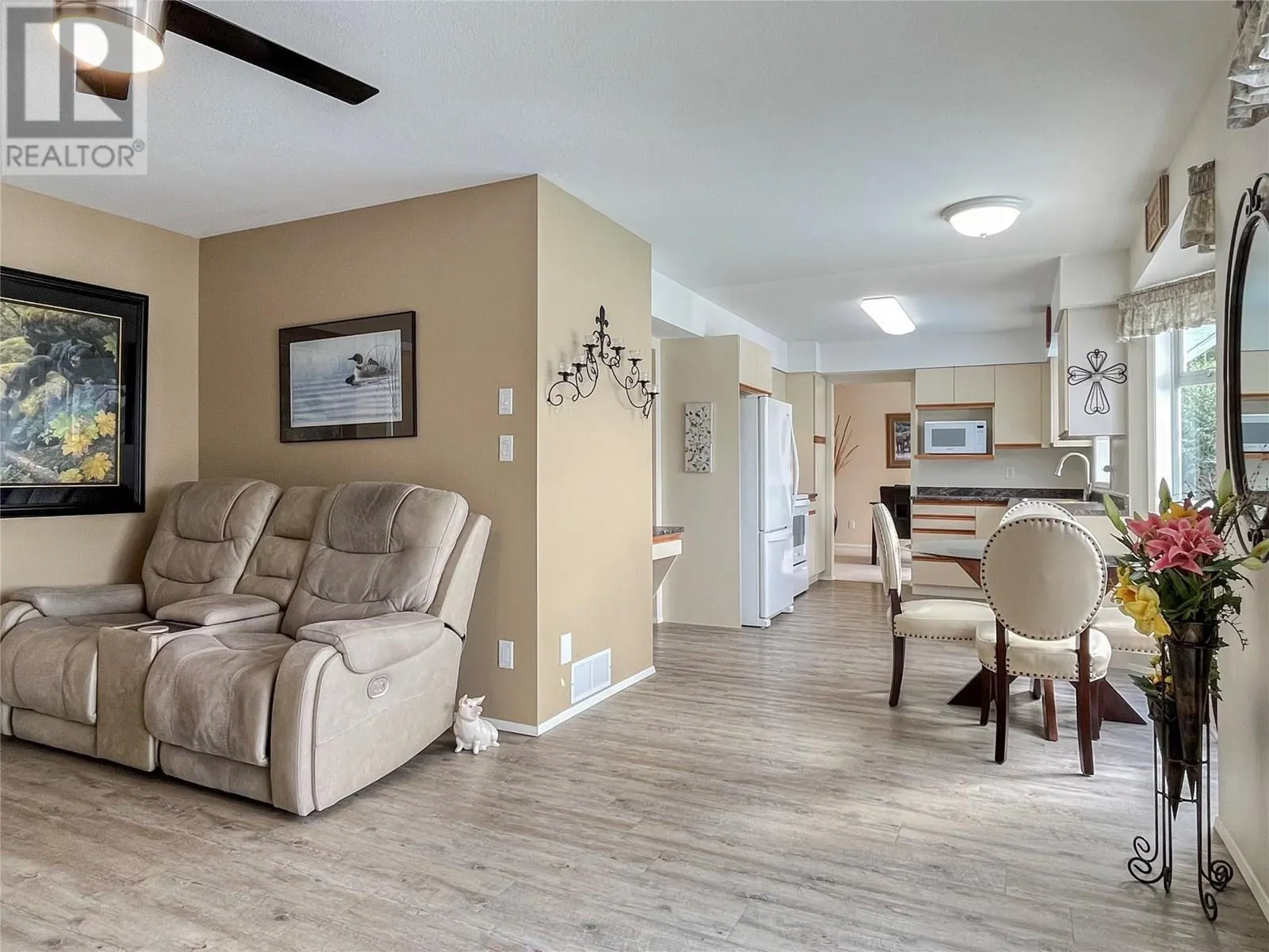8 BAYVIEW Crescent