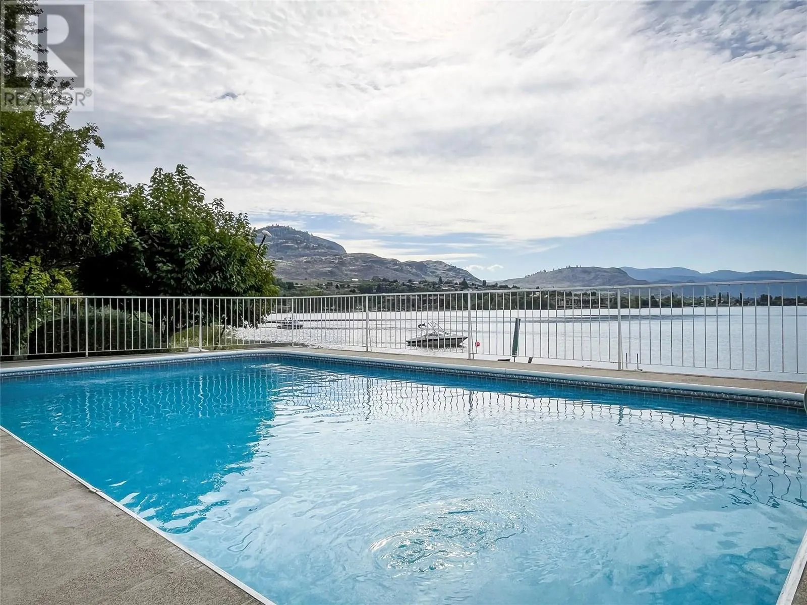 8 BAYVIEW Crescent