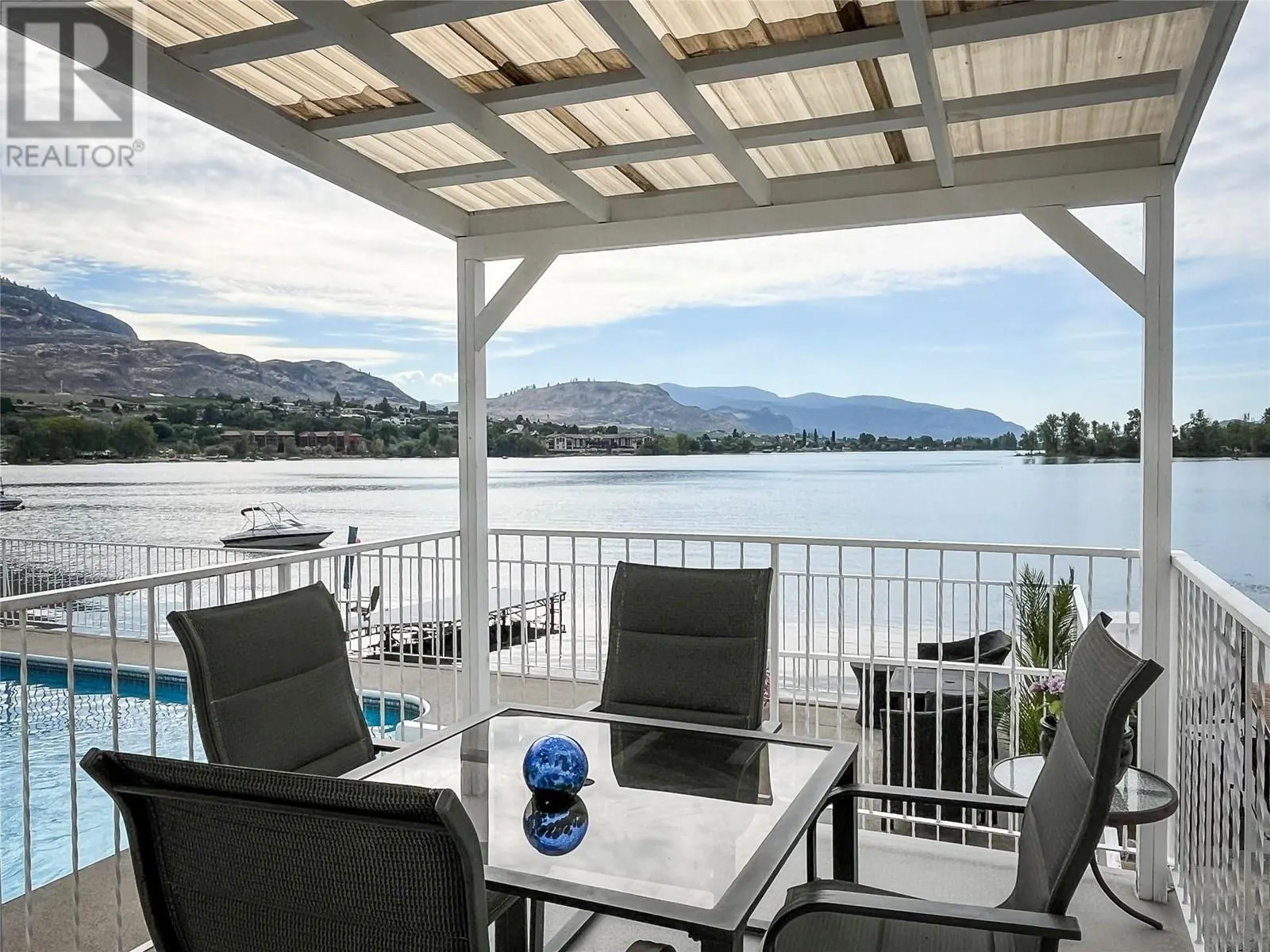 8 BAYVIEW Crescent