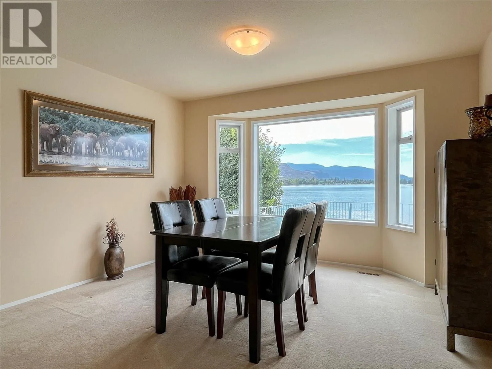 8 BAYVIEW Crescent