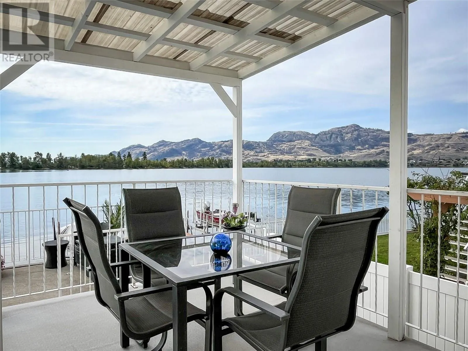 8 BAYVIEW Crescent