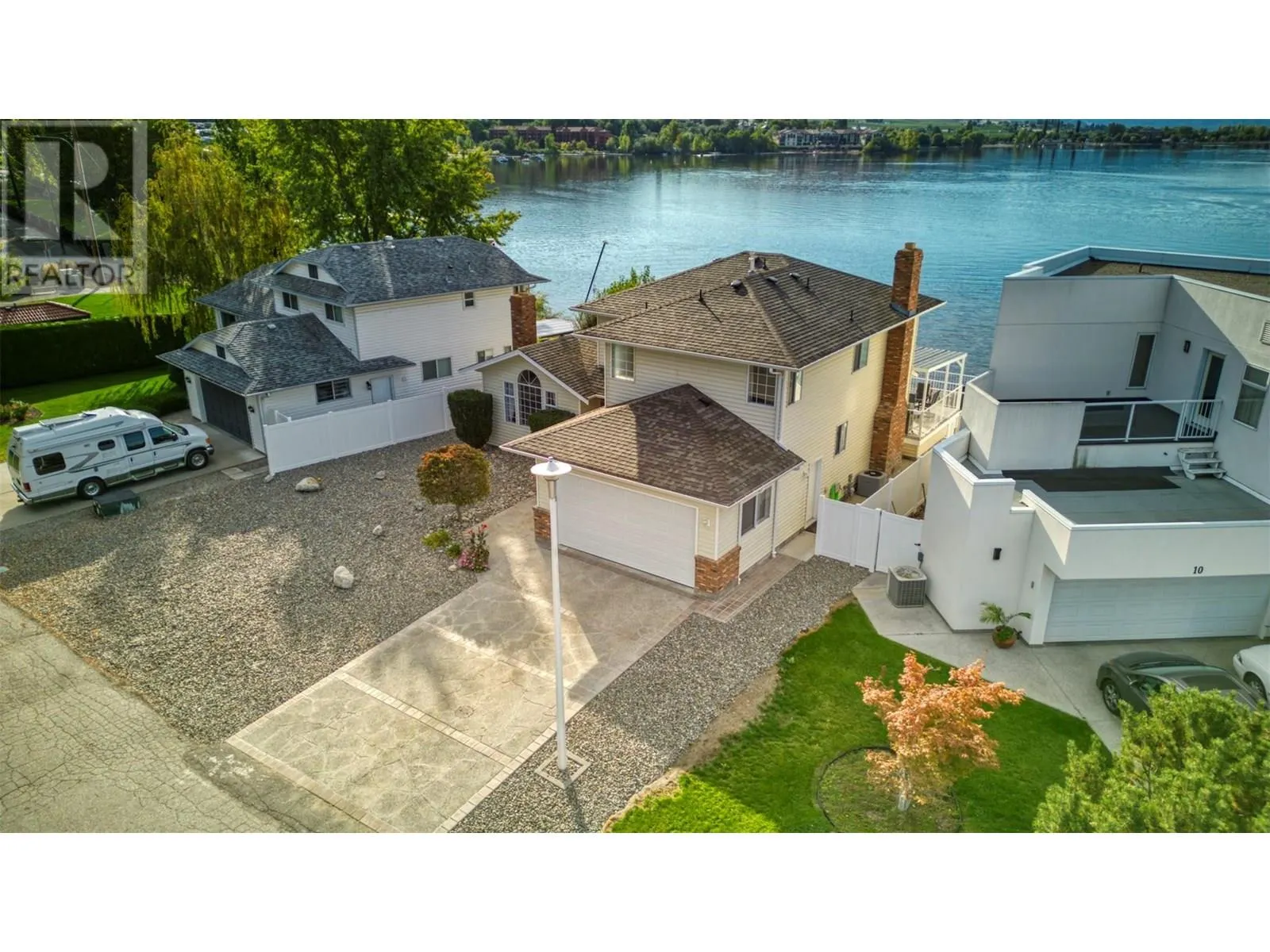 8 BAYVIEW Crescent