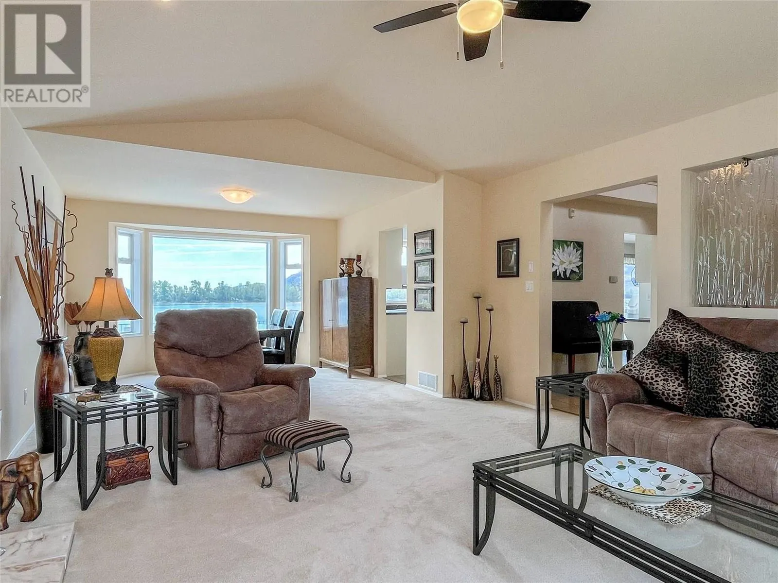 8 BAYVIEW Crescent