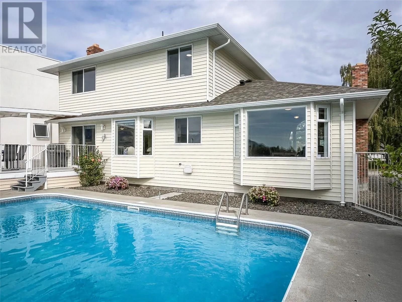 8 BAYVIEW Crescent
