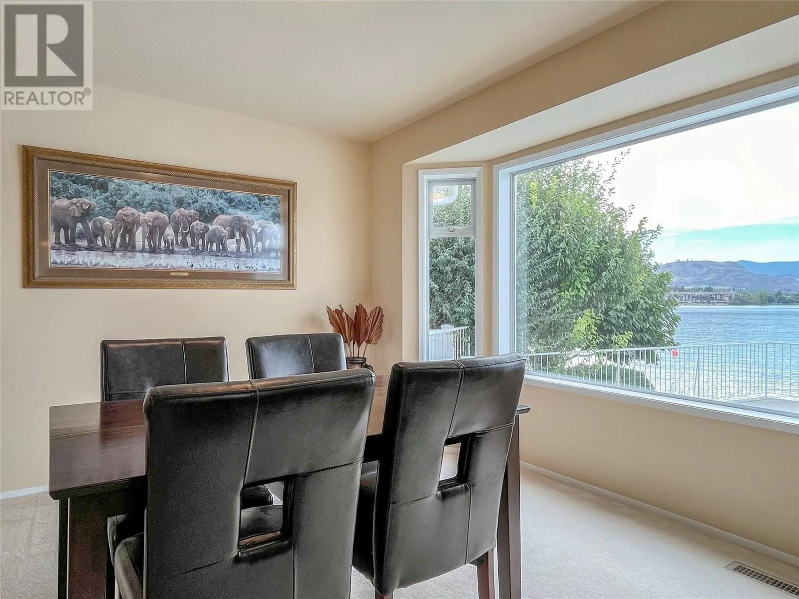 8 BAYVIEW Crescent