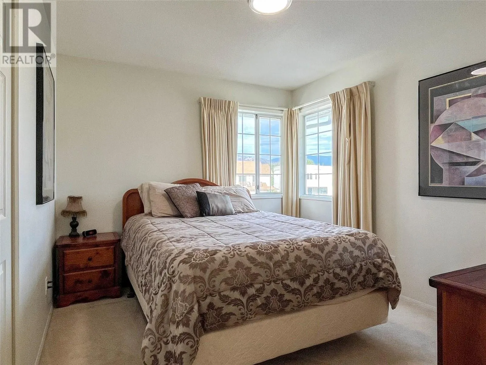 8 BAYVIEW Crescent
